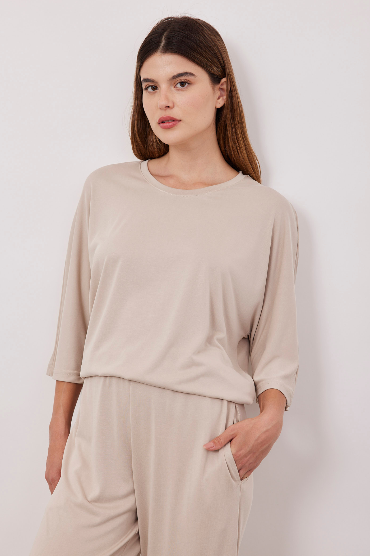 חולצת טי מבד מודל