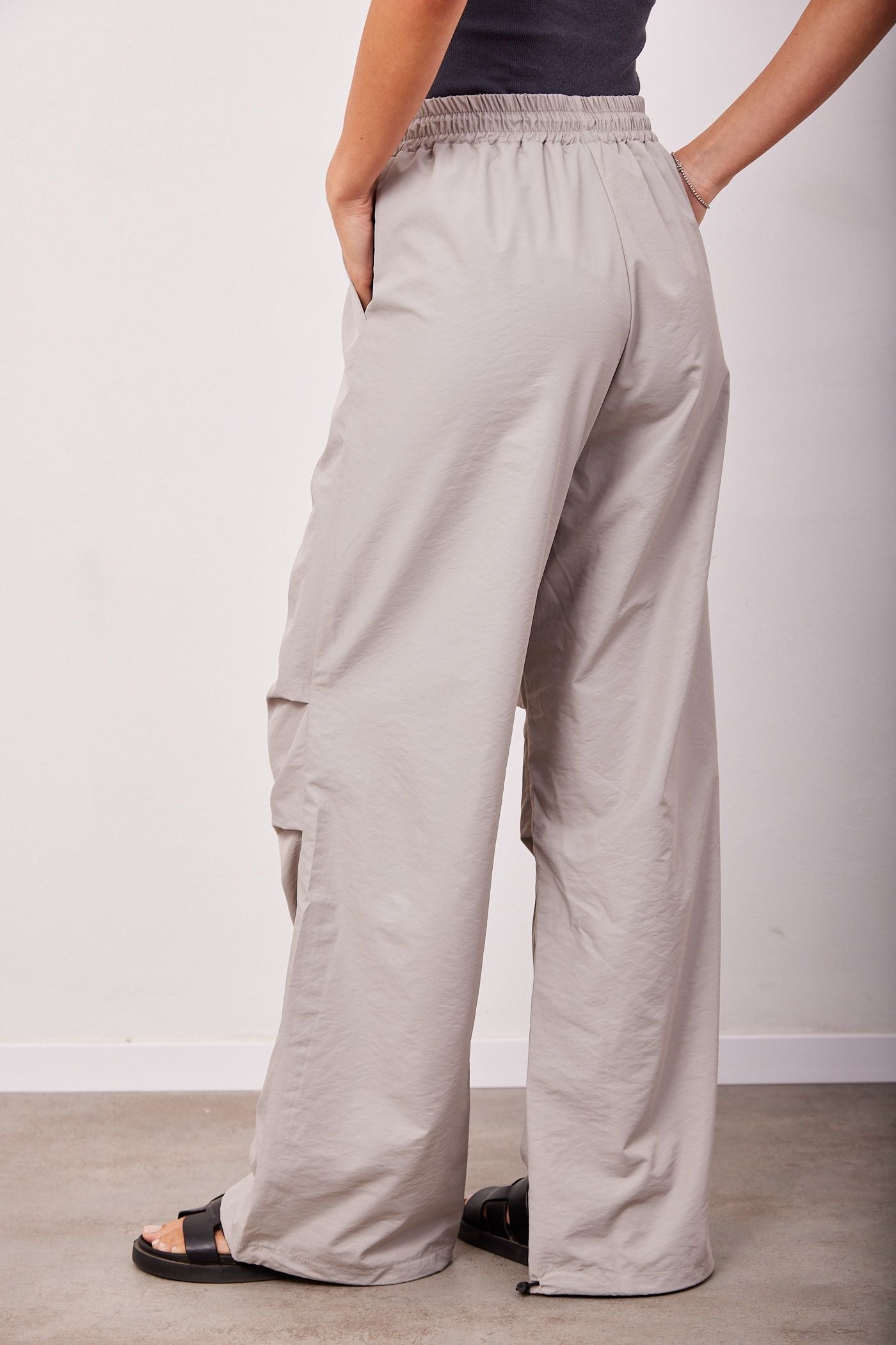 מכנסי ניילון עם כיווץ - ITAY BRANDS