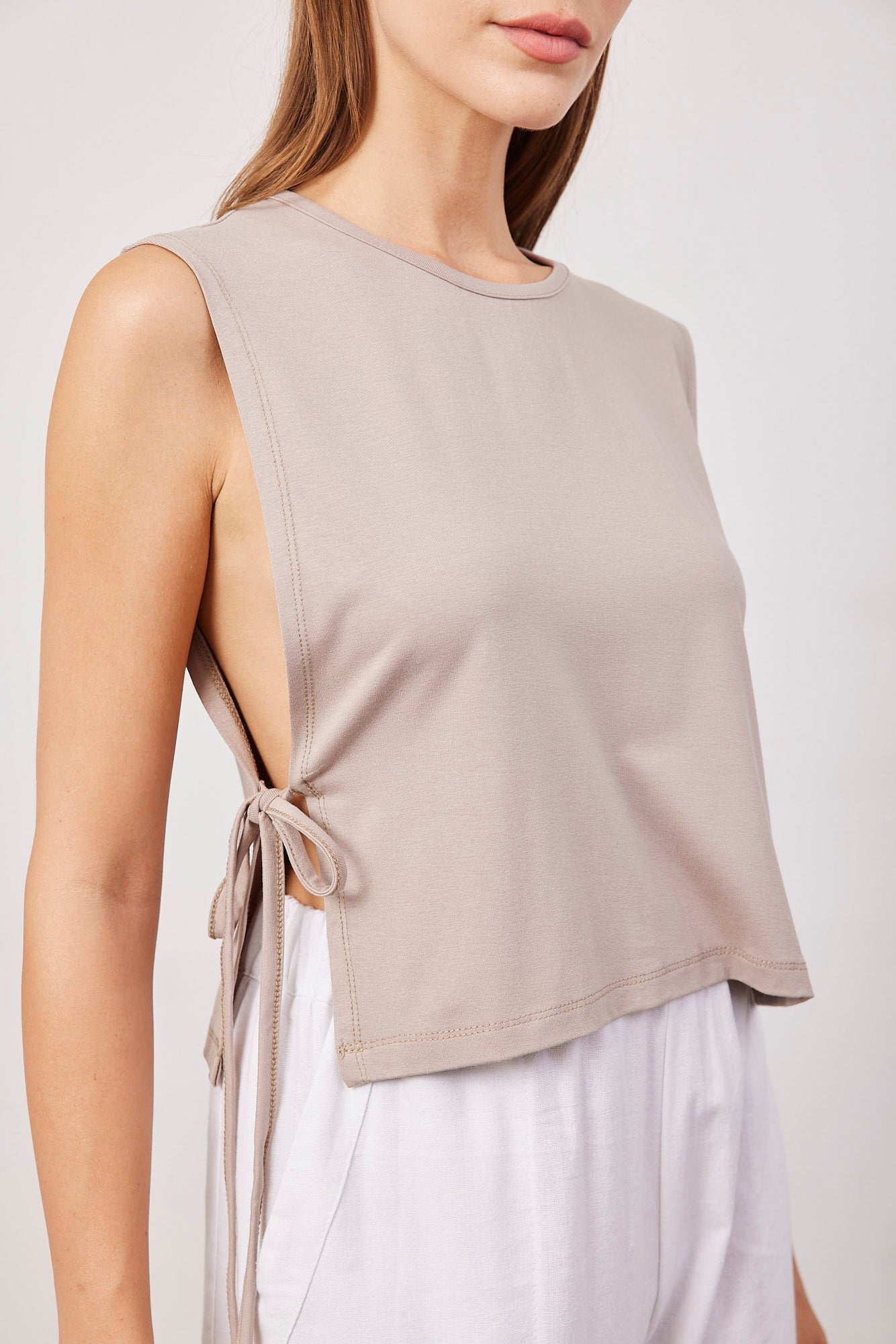 טופ עם קשירה בצדדים - ITAY BRANDS