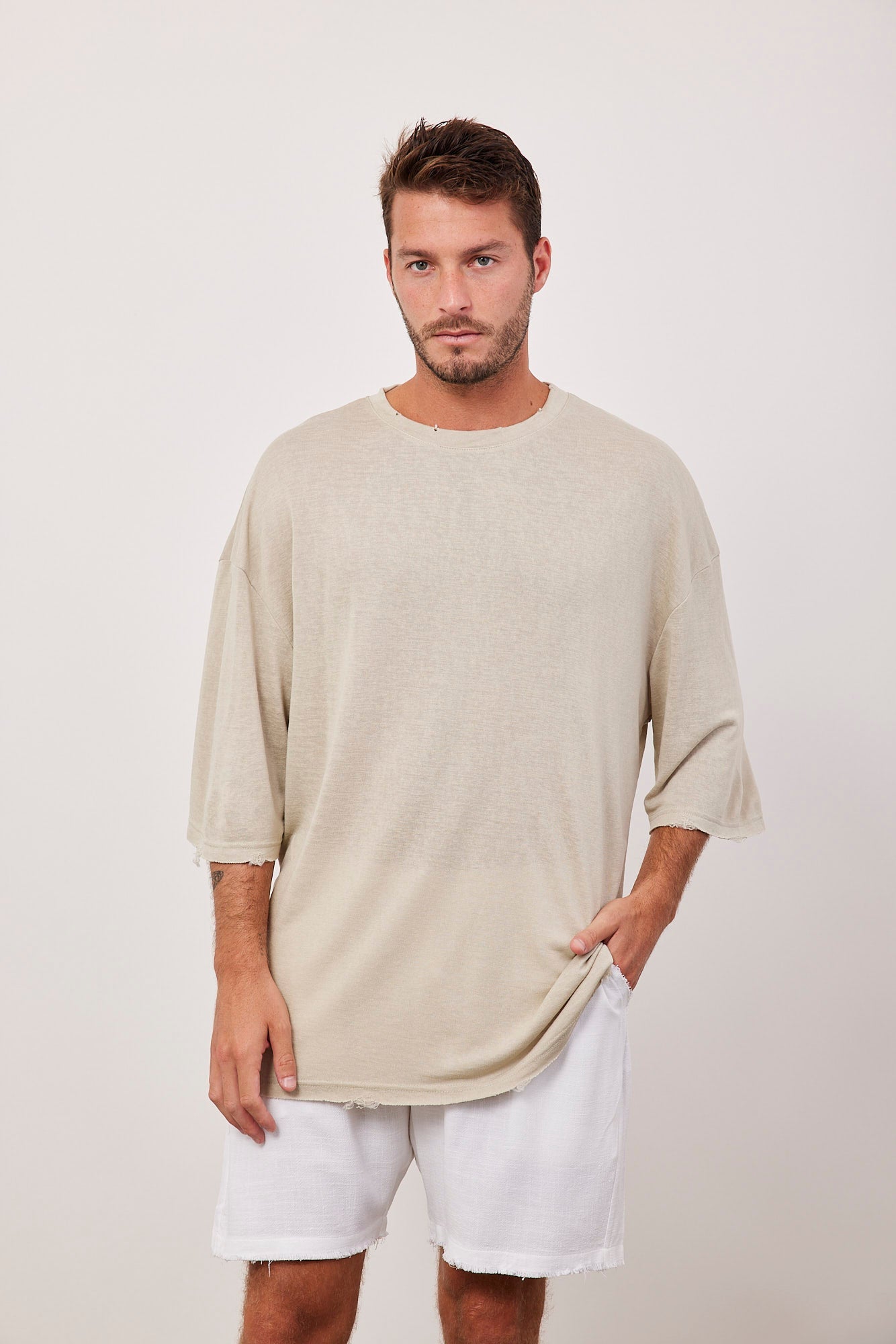 טישרט בגזרה רחבה עם קרעים - ITAY BRANDS