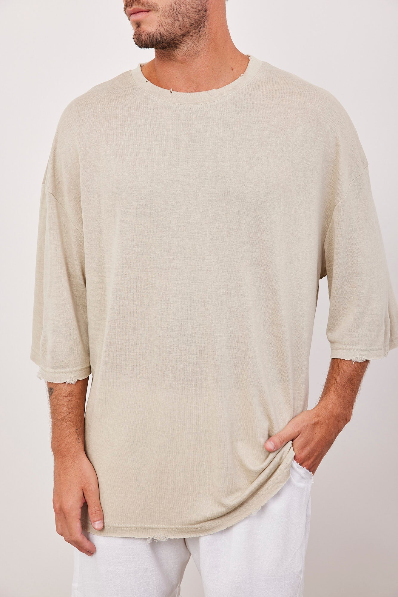 טישרט בגזרה רחבה עם קרעים - ITAY BRANDS