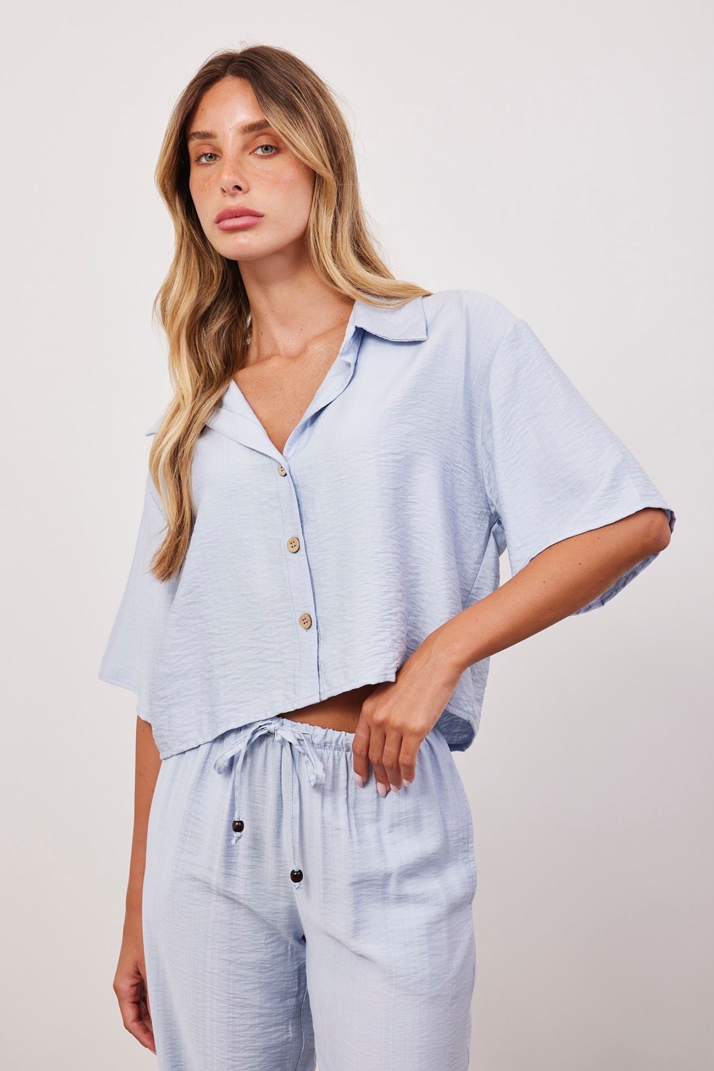 חולצת קרופ מכופתרת בטקסטורה - ITAY BRANDS