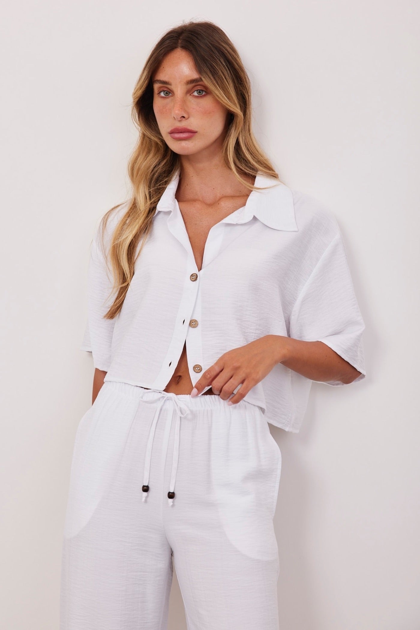 חולצת קרופ מכופתרת בטקסטורה - ITAY BRANDS