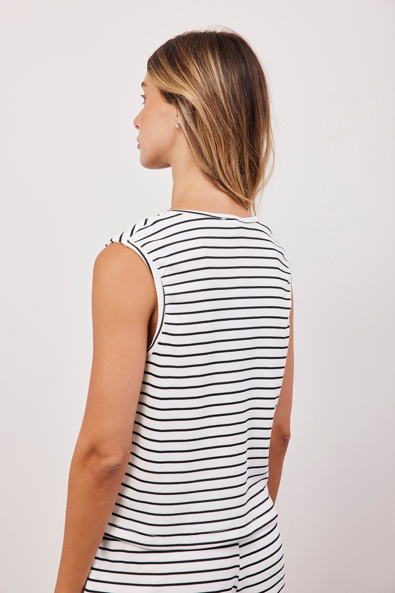 גופיית פסים מכופתרת מפתח וי - ITAY BRANDS