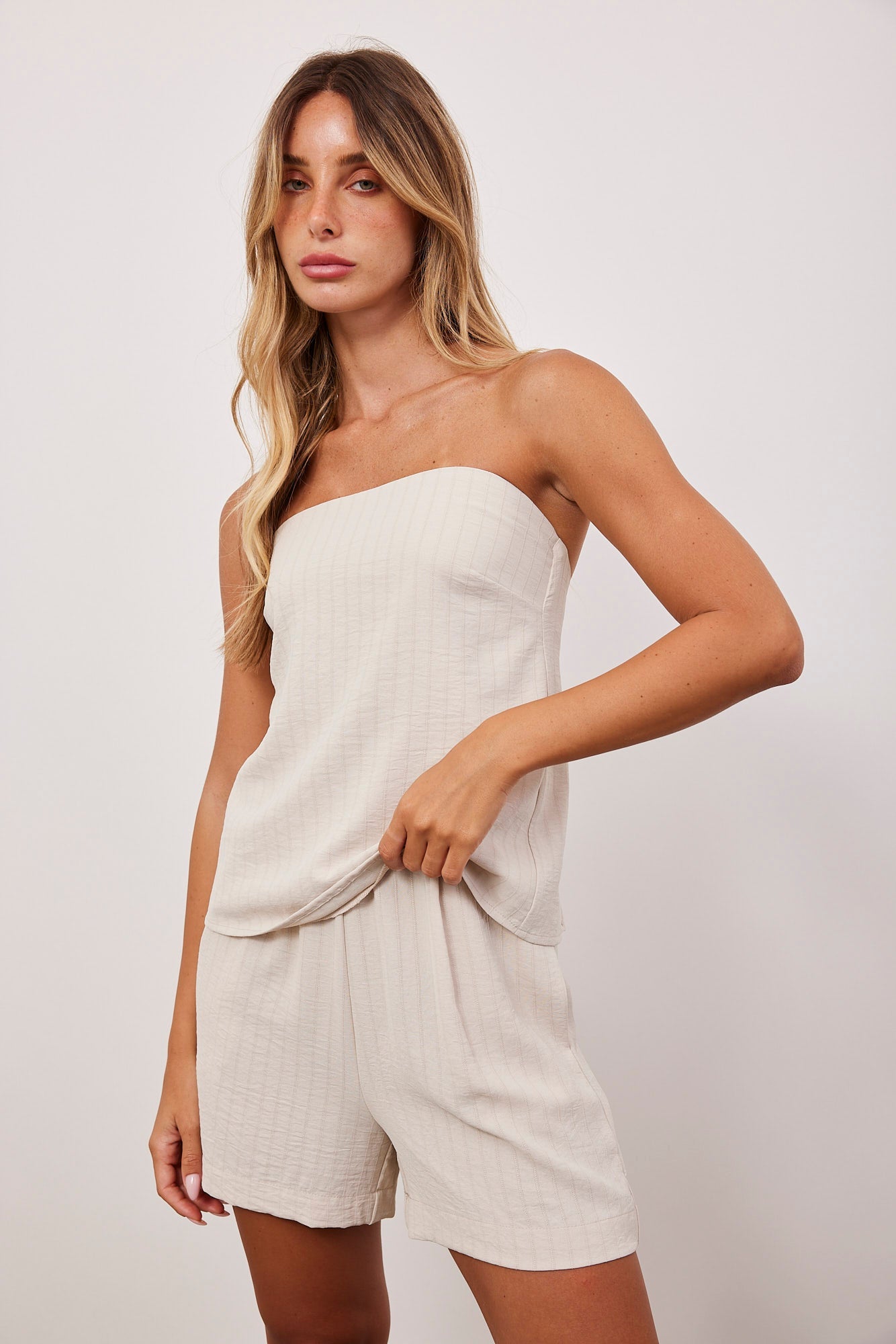 מכנסיים קצרים במראה סאטן - ITAY BRANDS