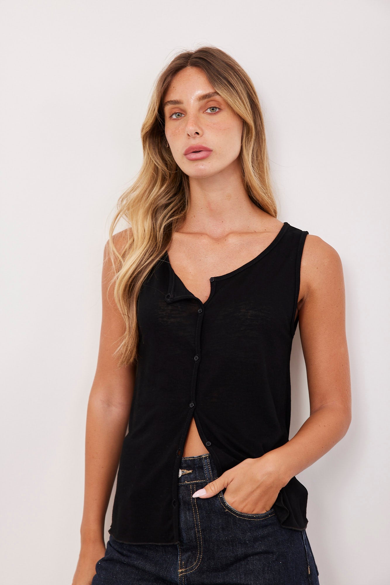 גופייה מכופתרת - ITAY BRANDS