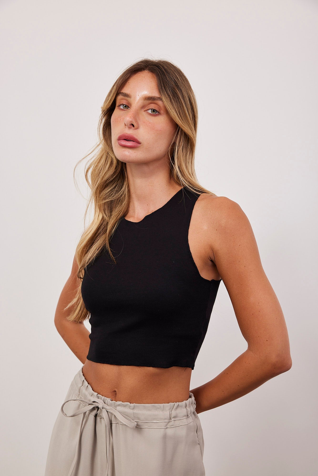 גופיית קרופ בסיומת גזורה - ITAY BRANDS