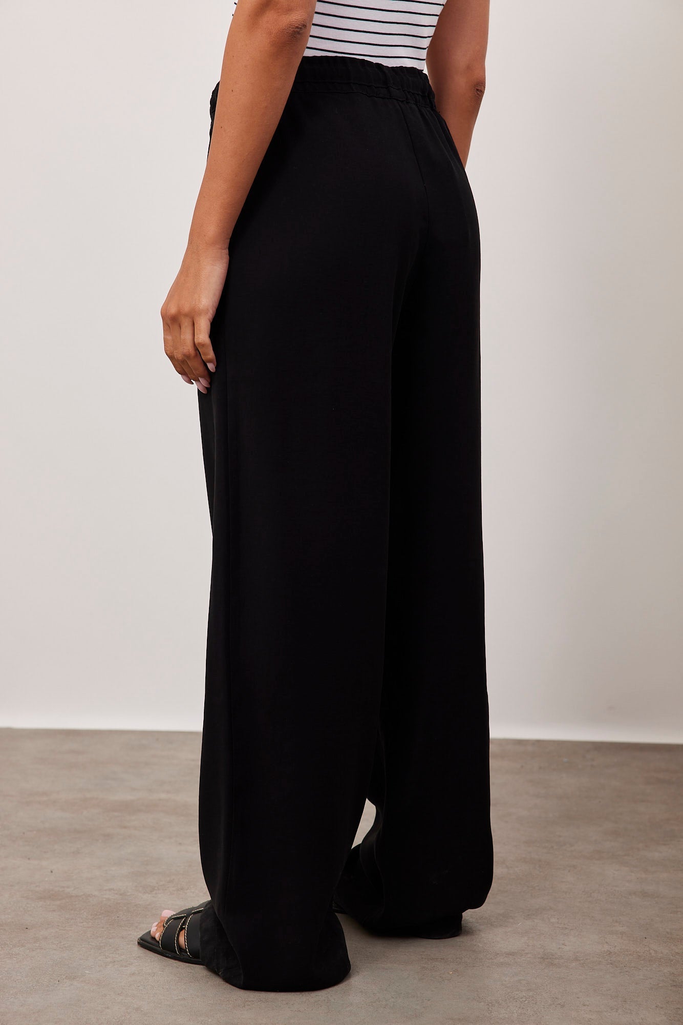 מכנסיים ארוכים עם קשירה במותן - ITAY BRANDS