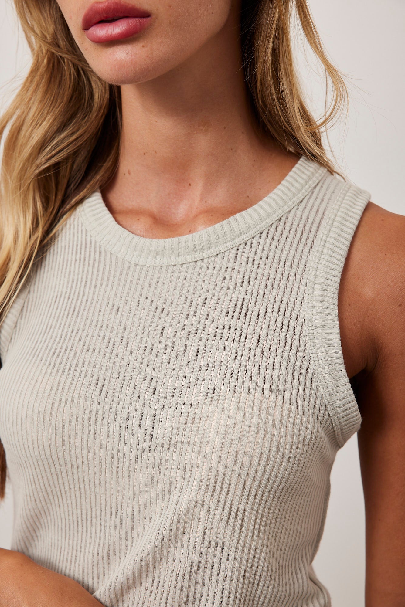 גופייה רכה בטקסטורת פסים - ITAY BRANDS