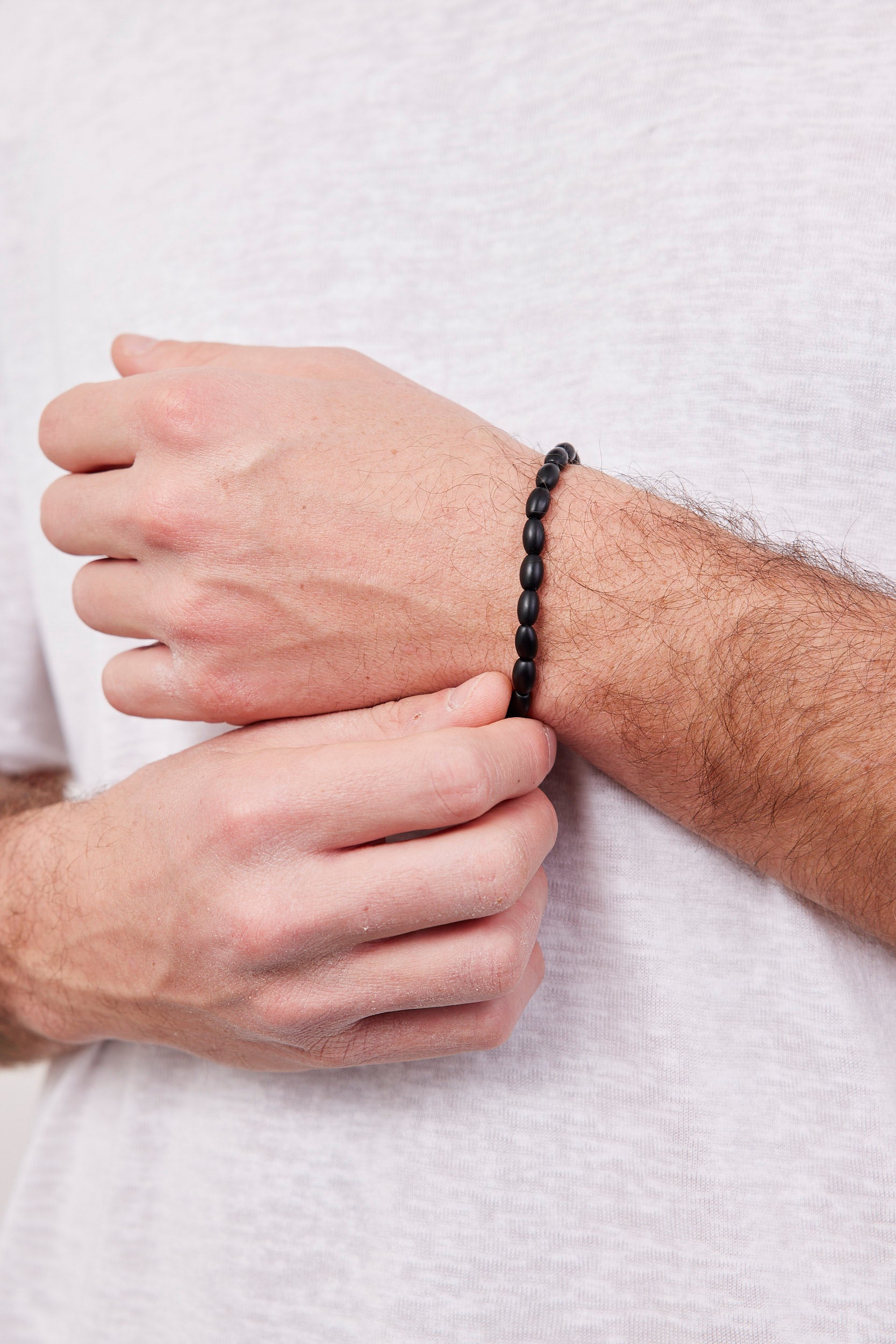 צמיד חרוזים שחורים