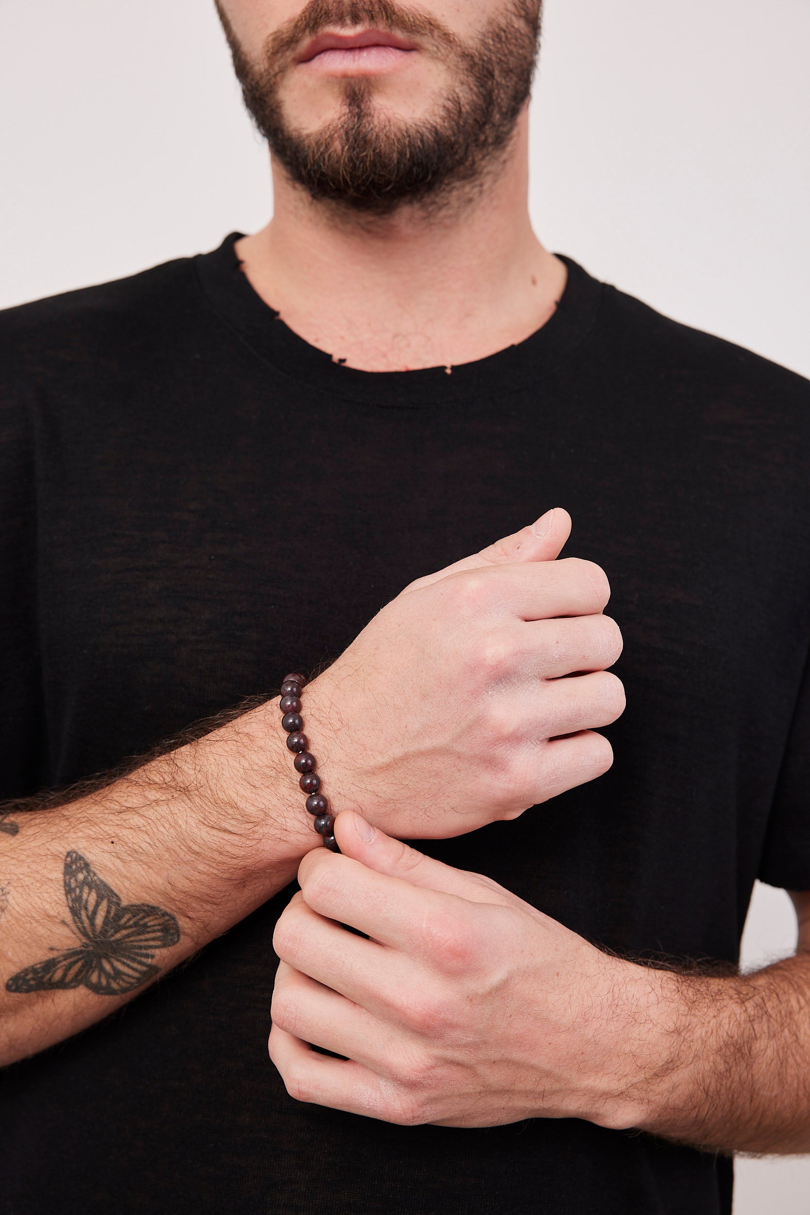 צמיד חרוזים כהה