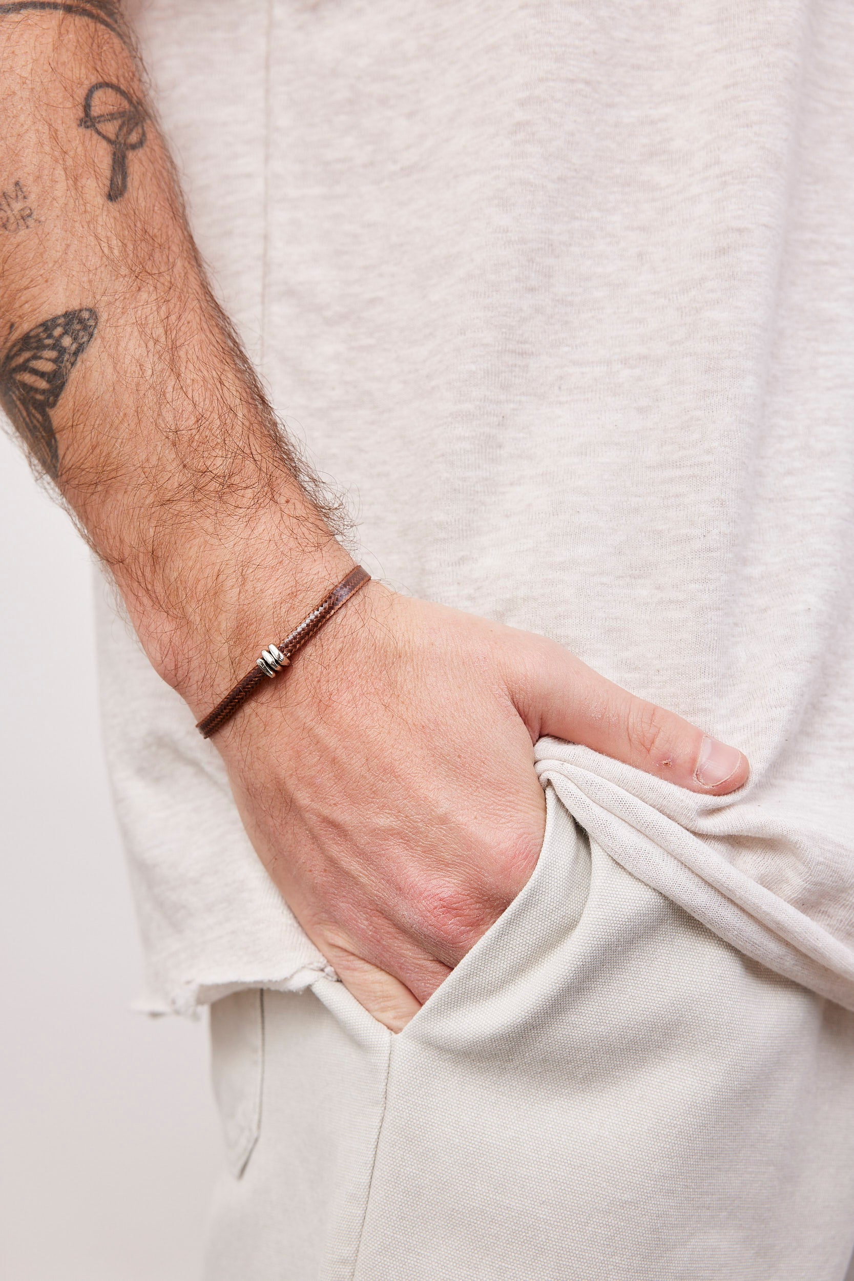 צמיד חום משולב חרוזים מרובעים