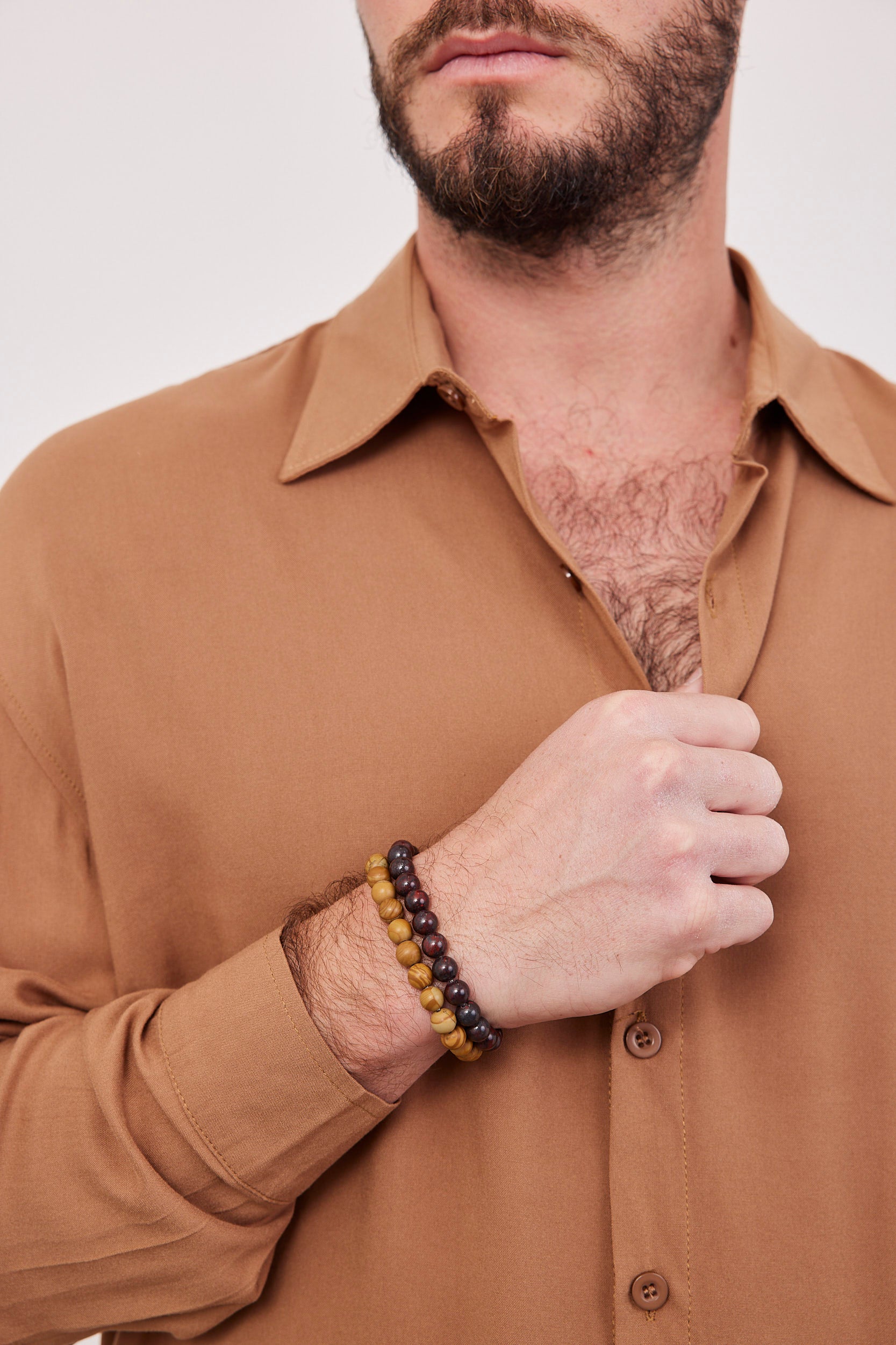 חולצה מכופתרת בייסיק עם צווארון