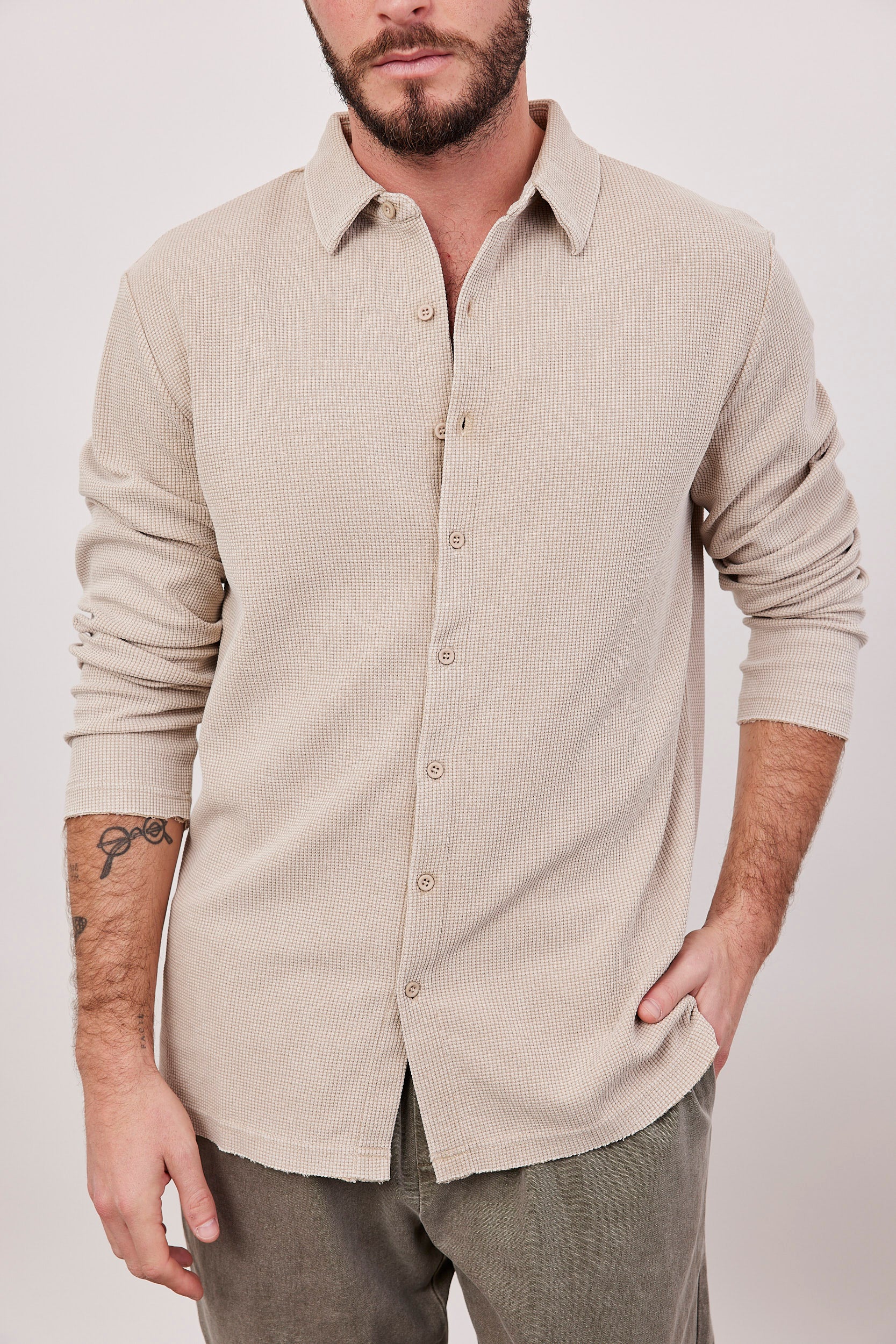 חולצת ווש מכופתרת בטקסטורה