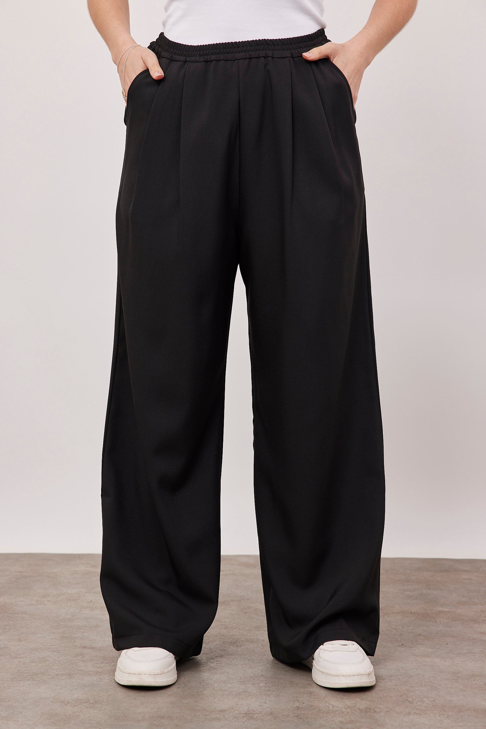 מכנסיים עם קפלים וגומי