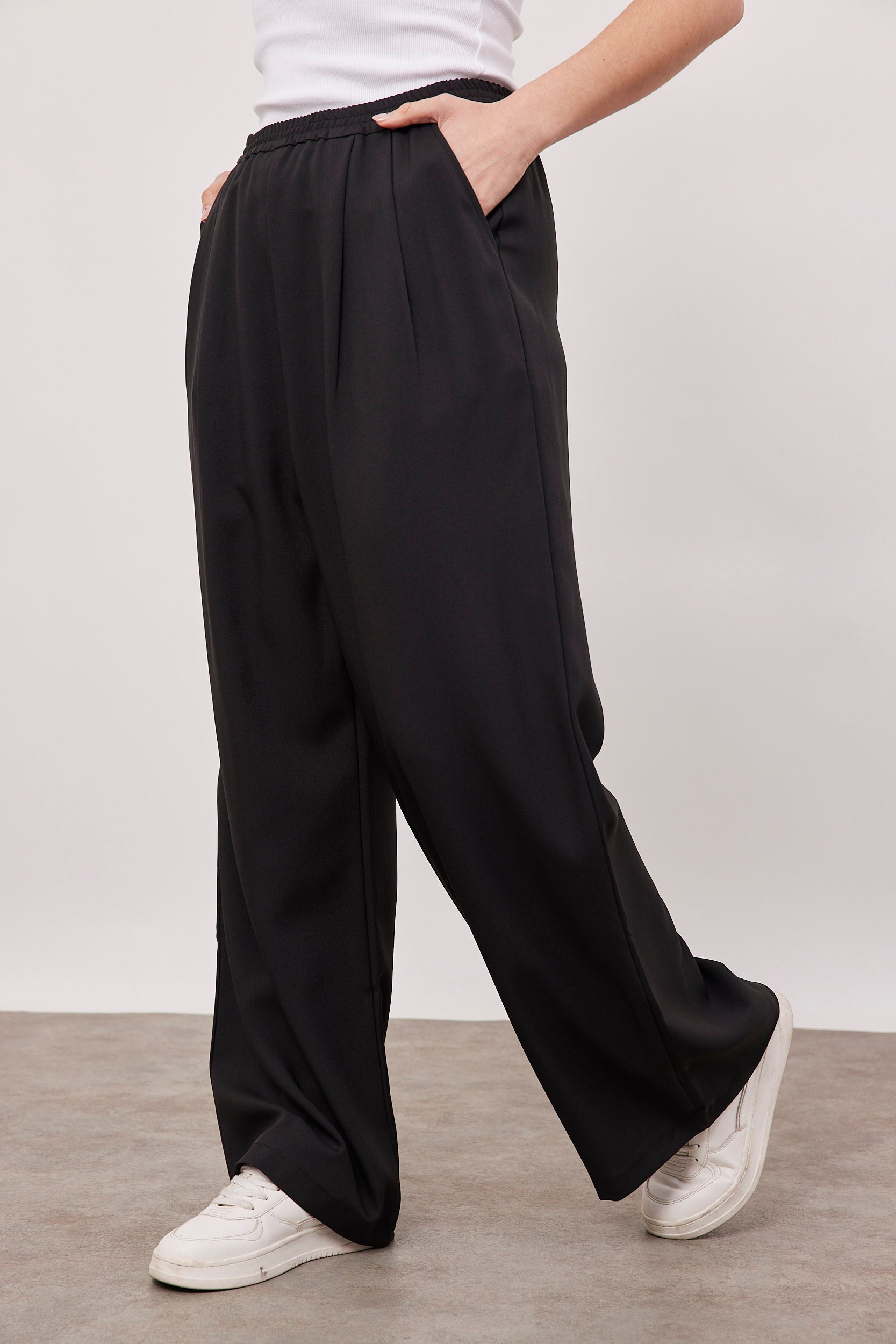 מכנסיים עם קפלים וגומי