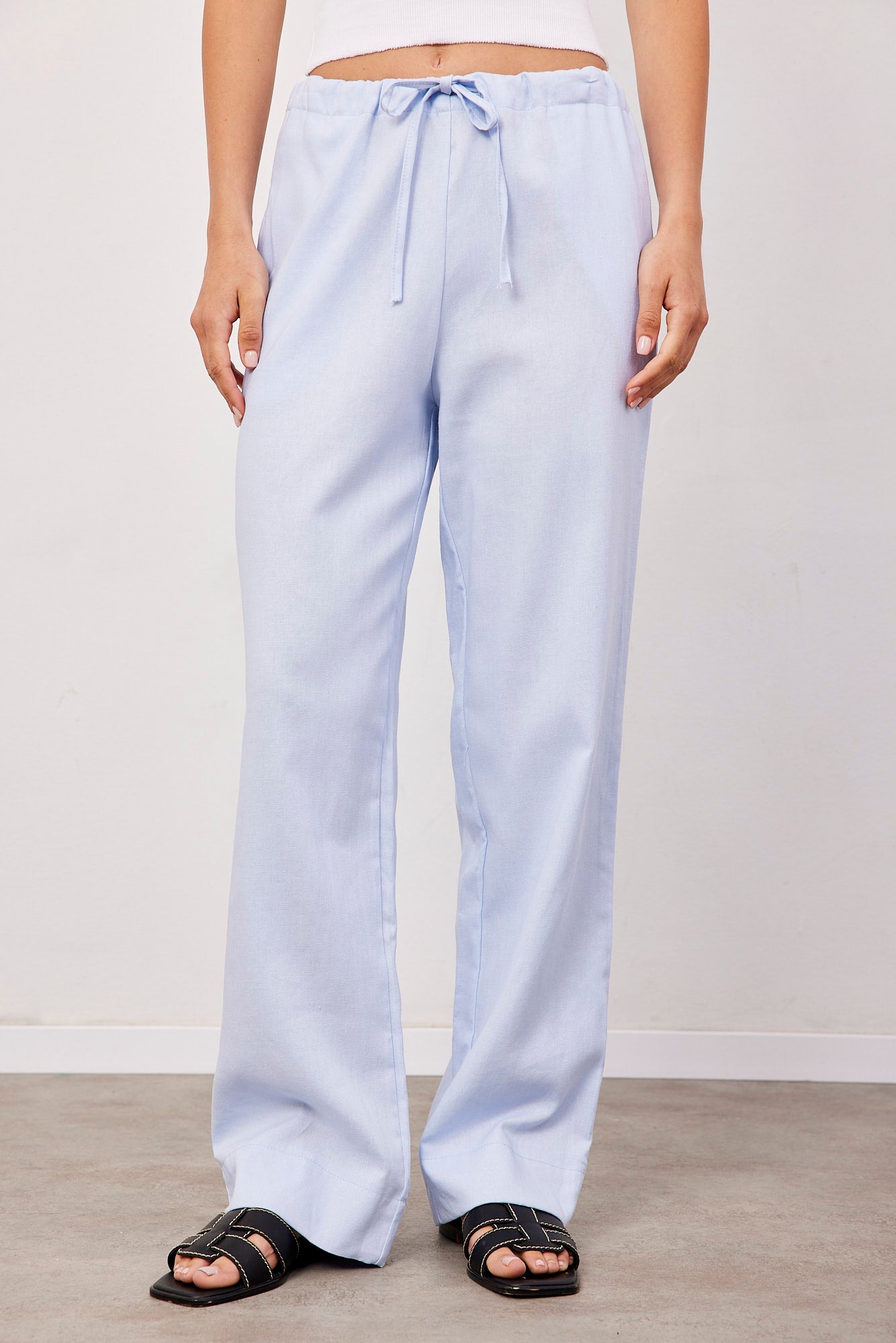 מכנסיים בשילוב פשתן בגזרה רחבה