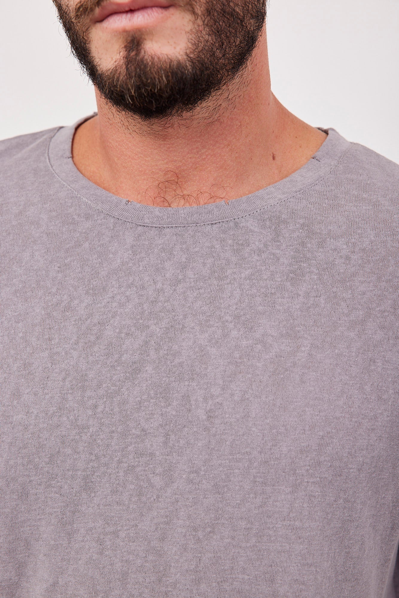 חולצה ארוכה בגימור קרעים - ITAY BRANDS