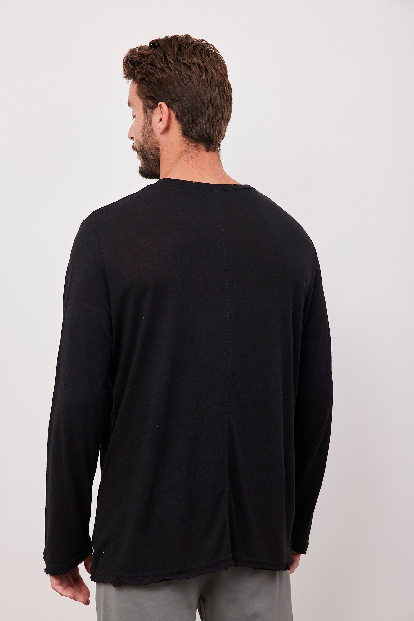 חולצה ארוכה בגימור קרעים - ITAY BRANDS