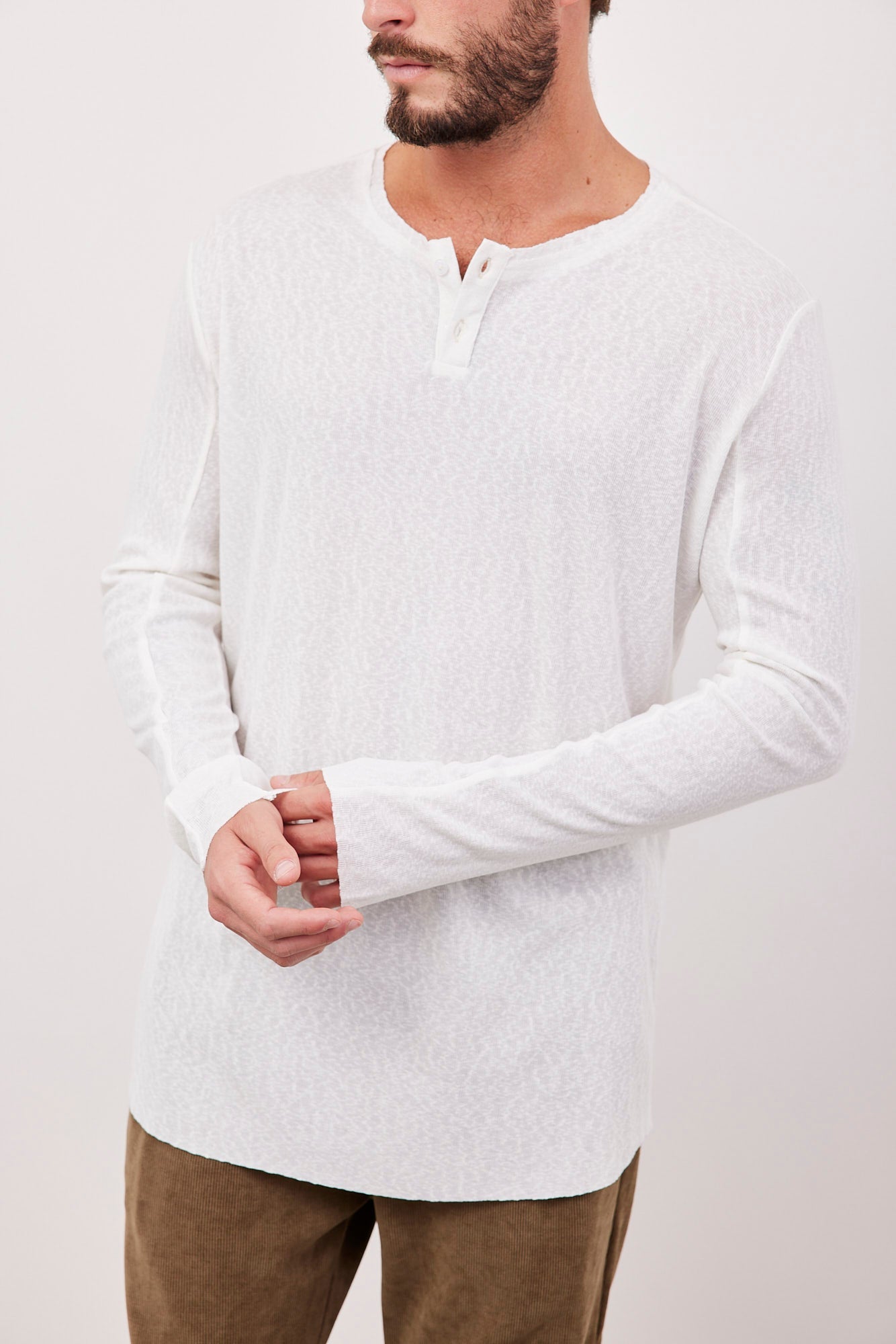 חולצה עם סיומת גזורה בשילוב כפתורים - ITAY BRANDS