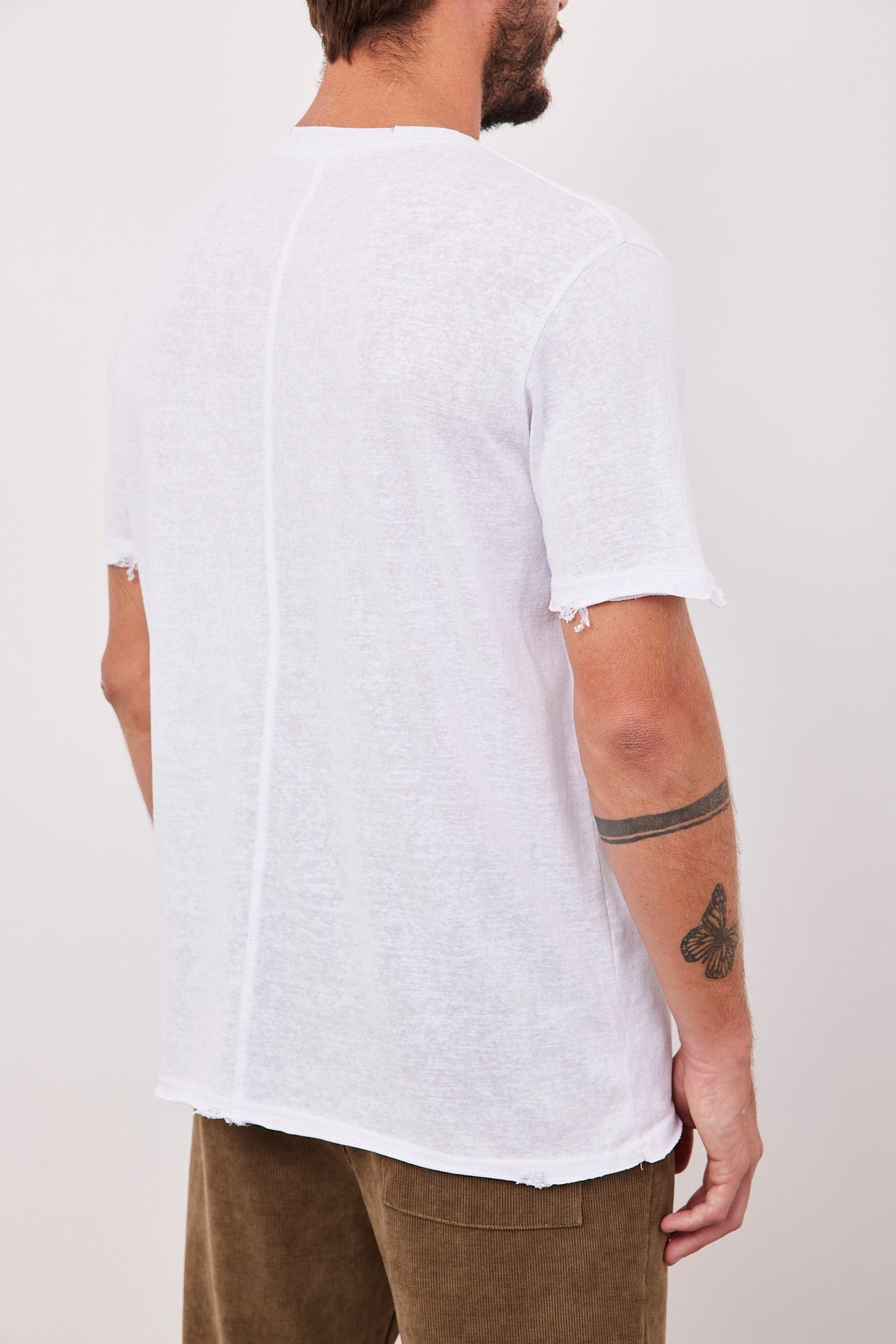 חולצה קצרה בגימור קרעים - ITAY BRANDS