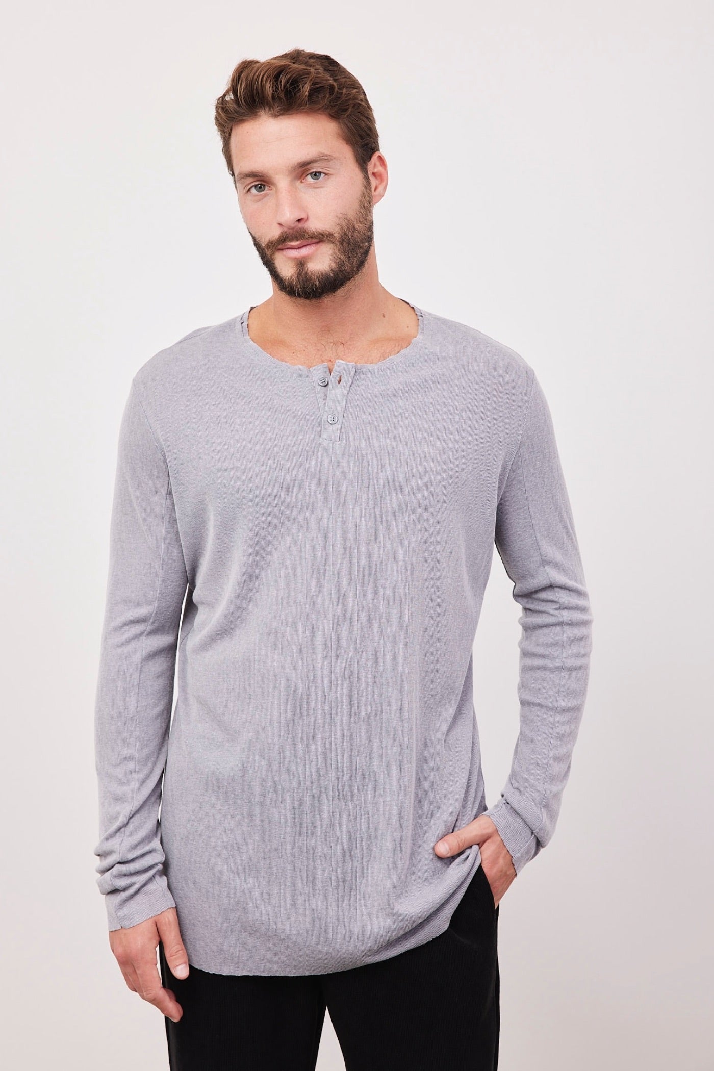 חולצה עם סיומת גזורה בשילוב כפתורים - ITAY BRANDS