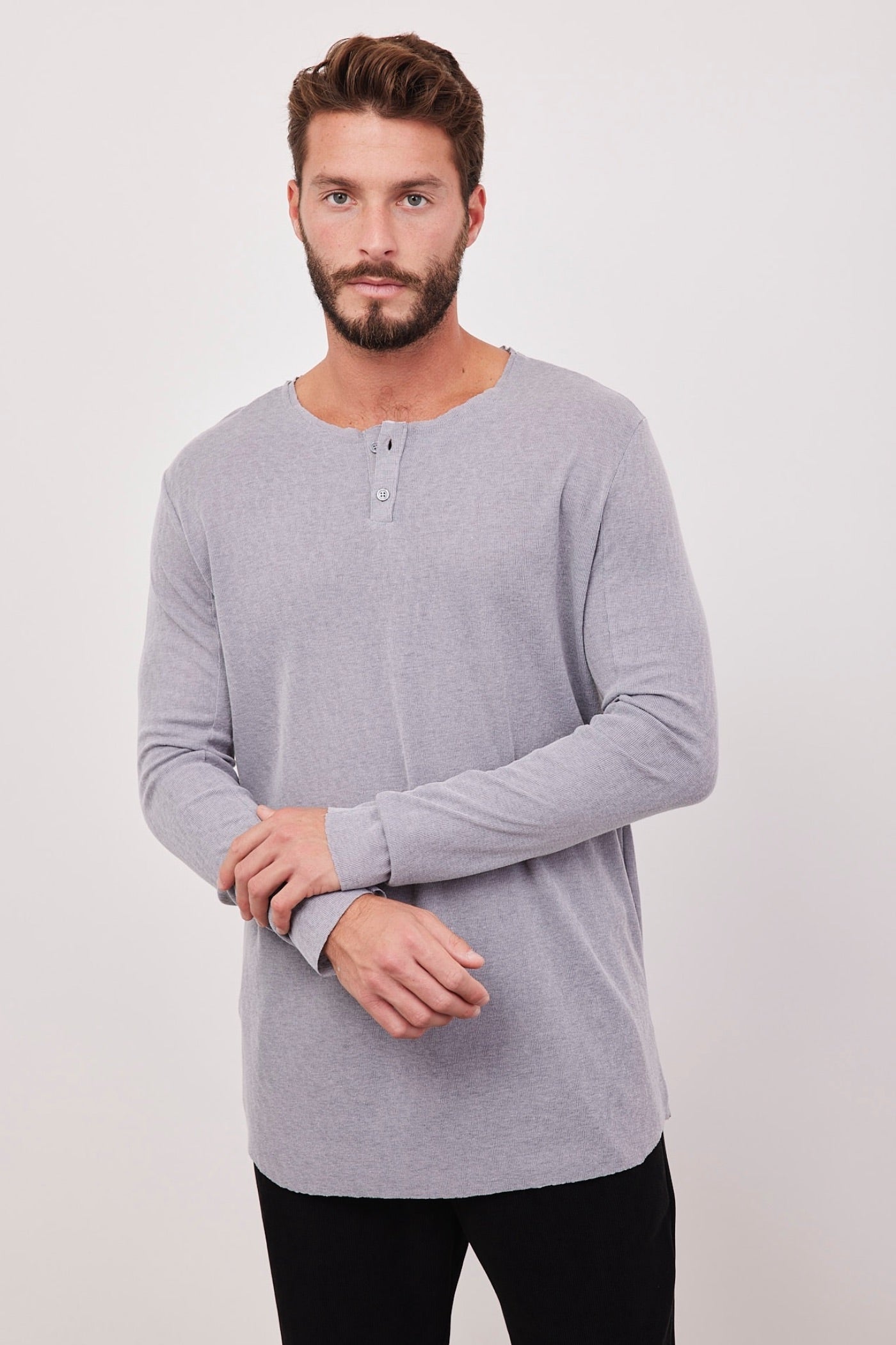 חולצה עם סיומת גזורה בשילוב כפתורים - ITAY BRANDS