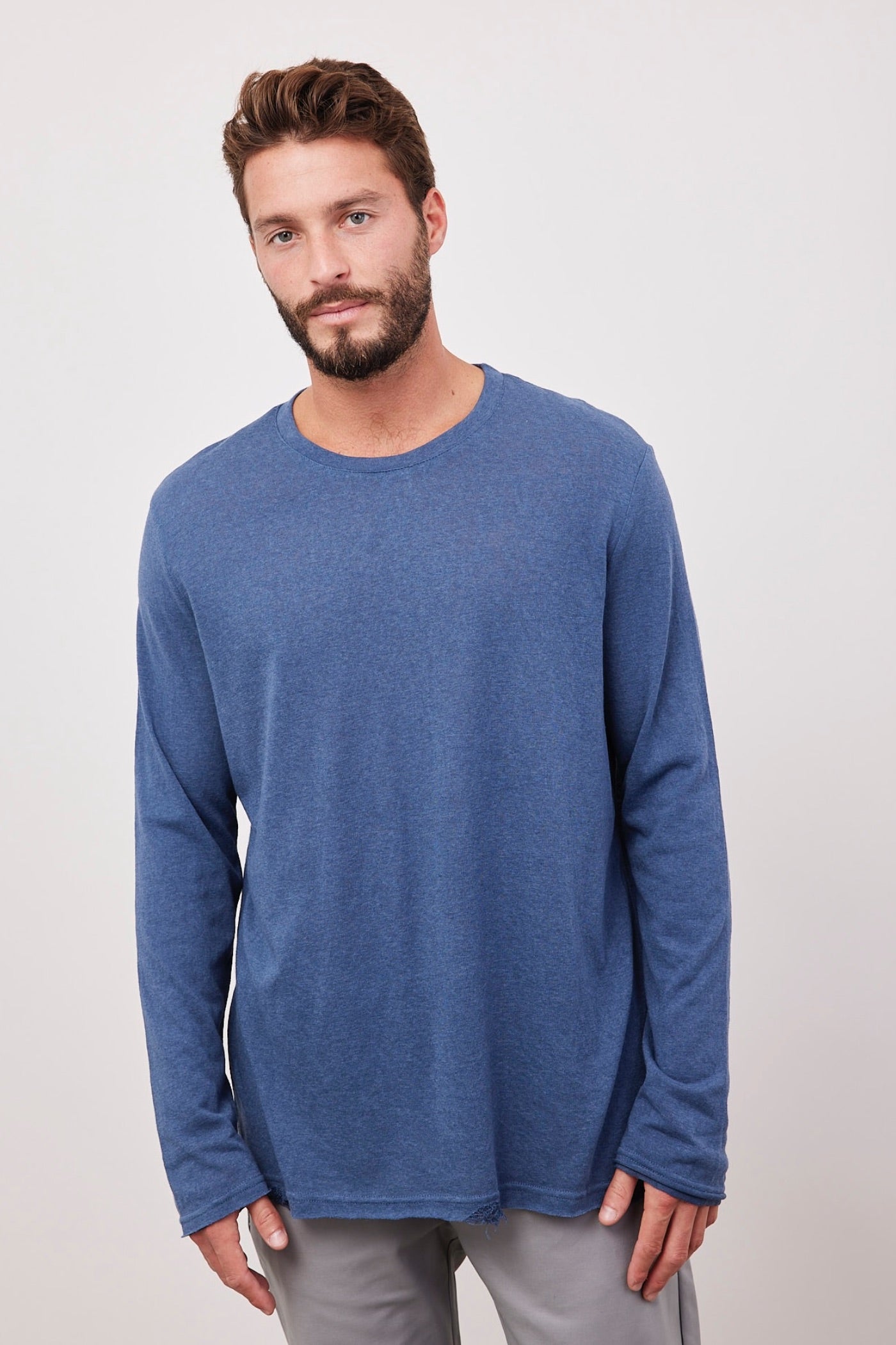 חולצה ארוכה בגימור קרעים - ITAY BRANDS