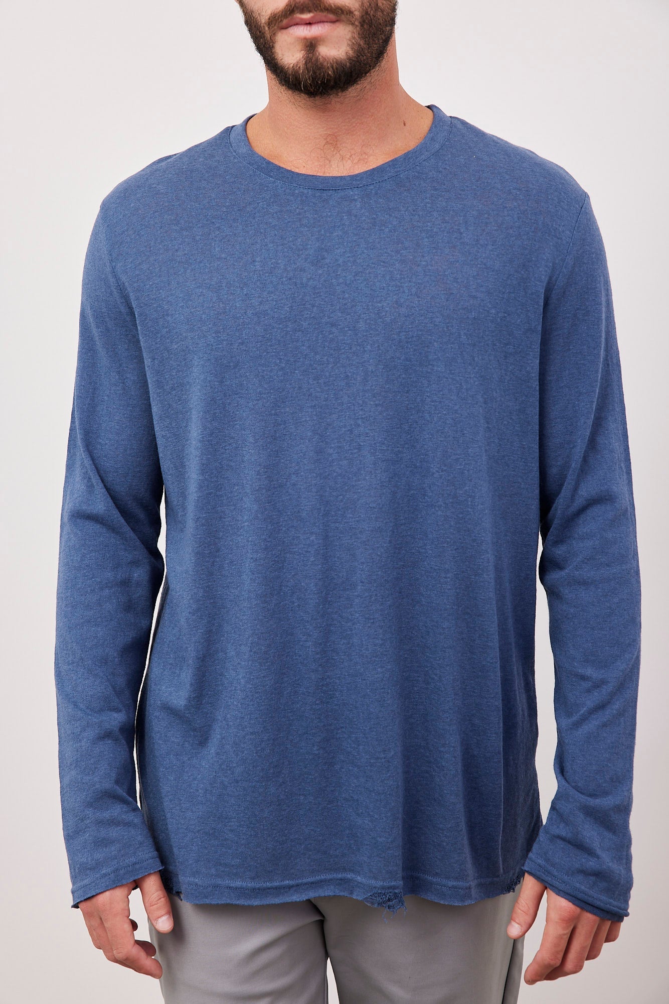 חולצה ארוכה בגימור קרעים - ITAY BRANDS