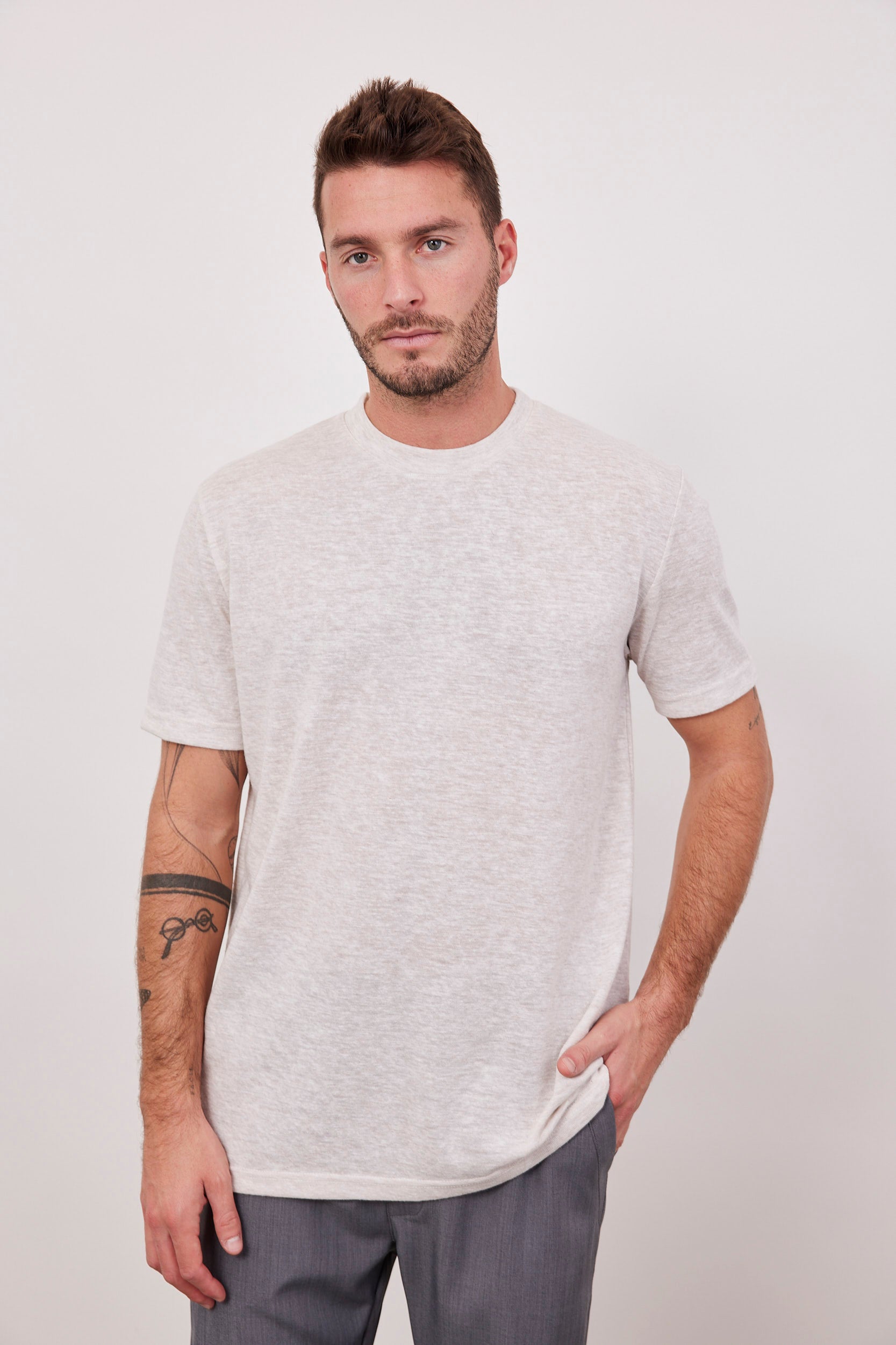 חולצת סלאב במראה פשתן