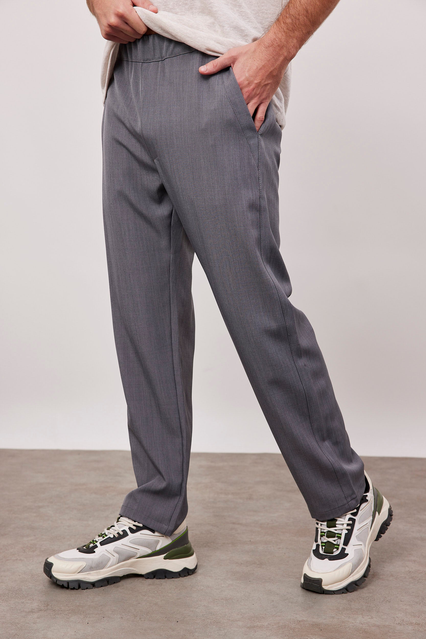 מכנסיים מחויטים עם גומי