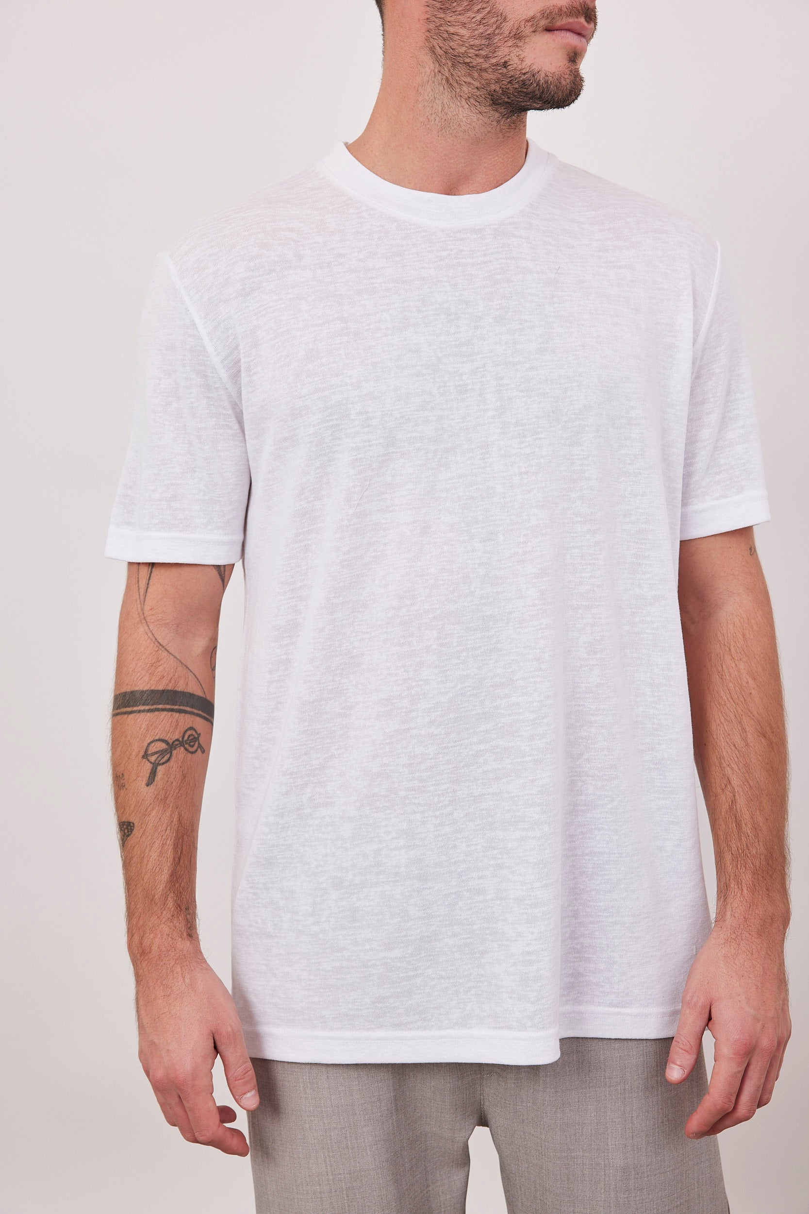 חולצת סלאב במראה פשתן