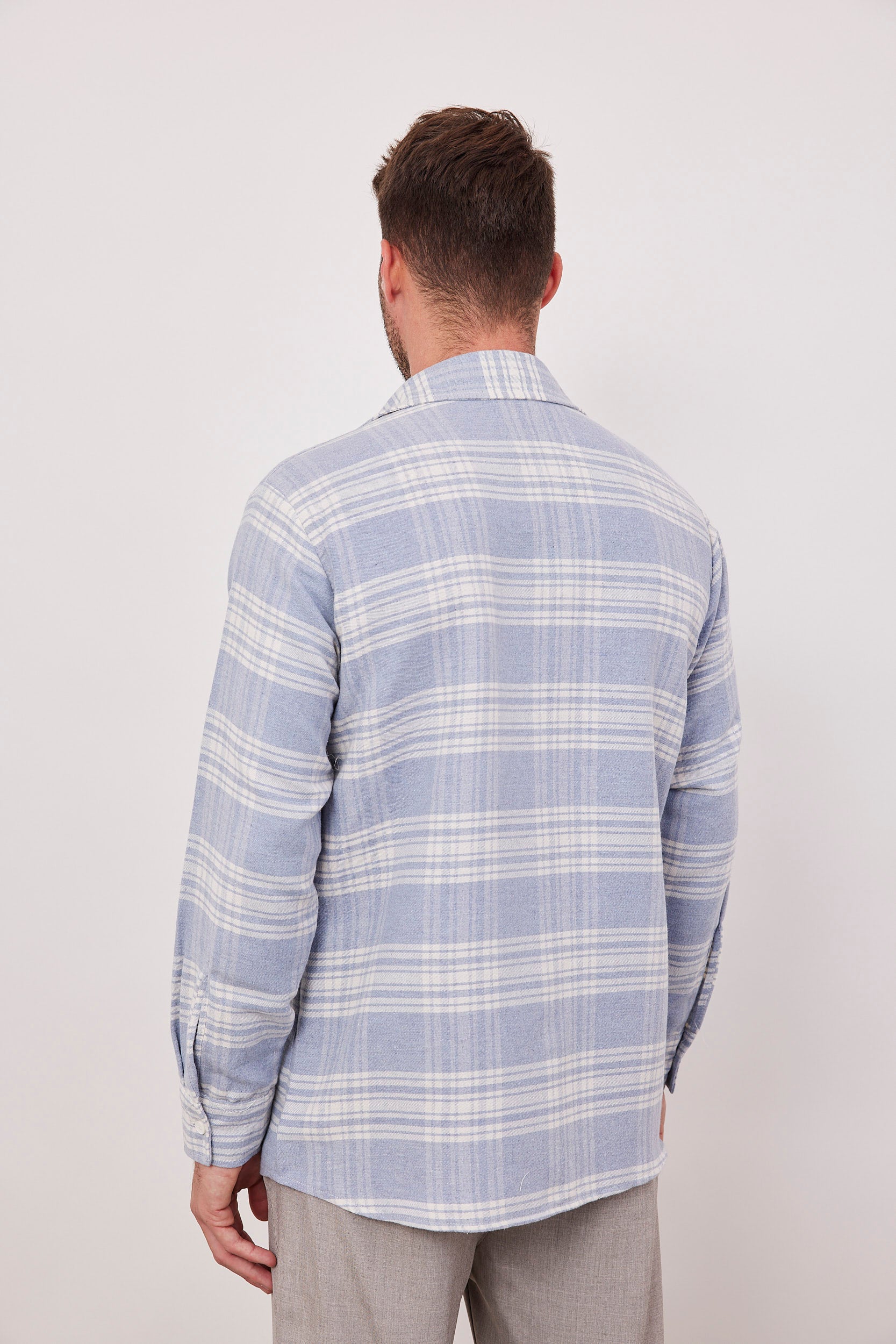 חולצה מכופתרת משבצות