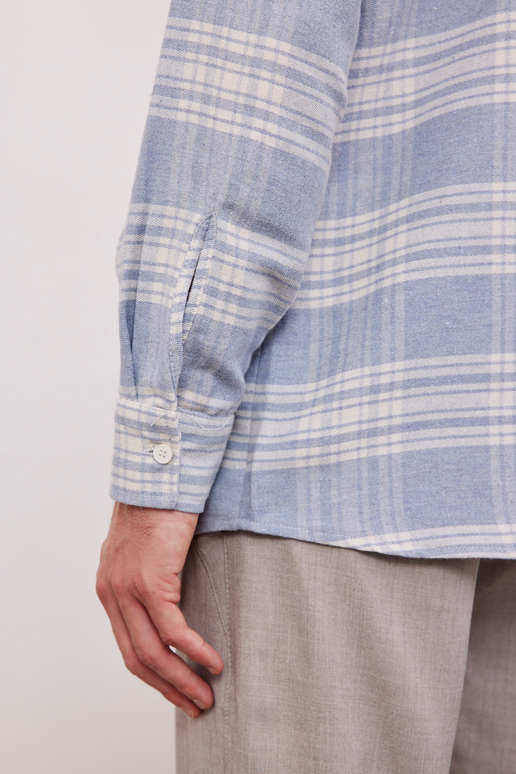 חולצה מכופתרת משבצות