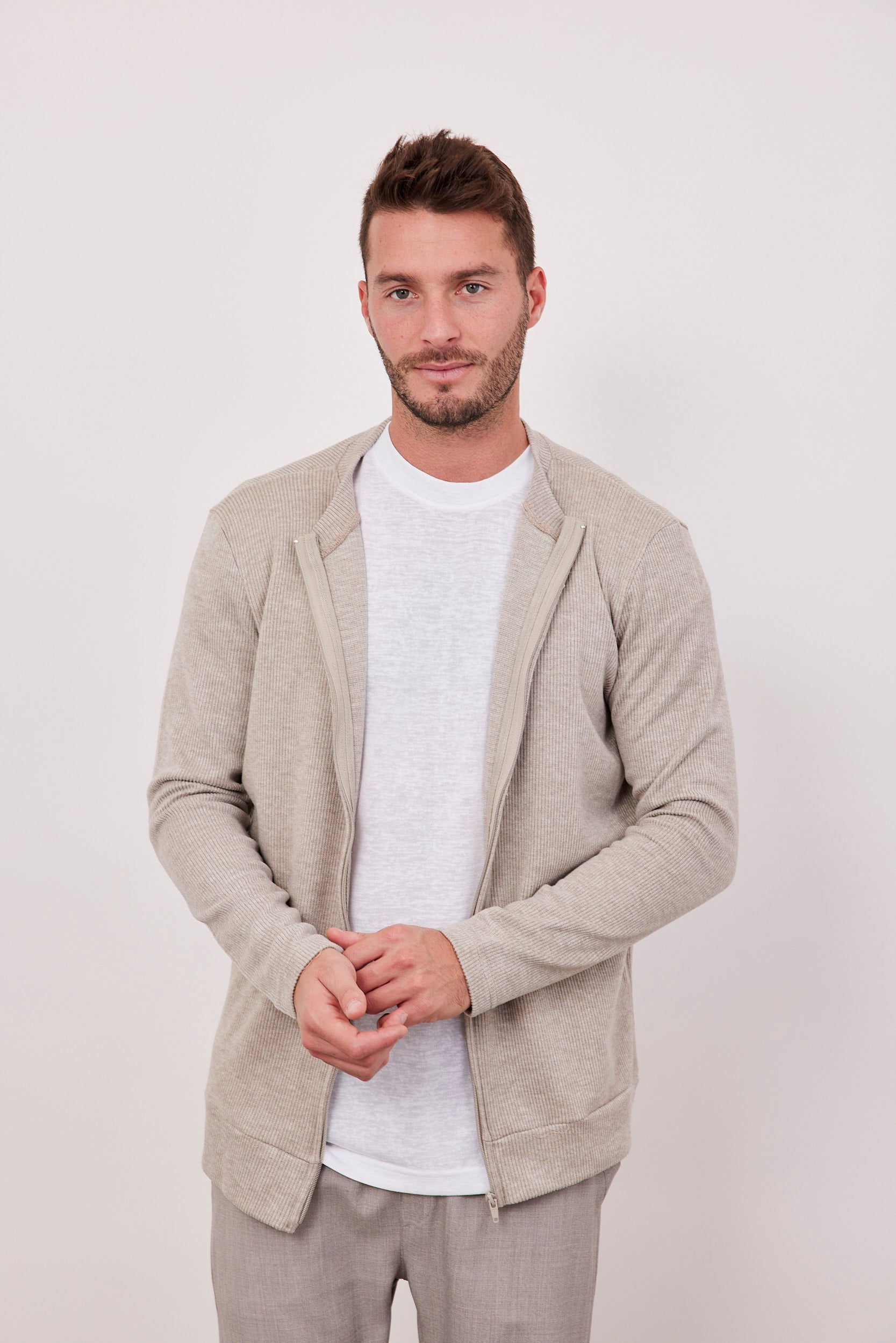 סריג קרדיגן בשילוב רוכסן