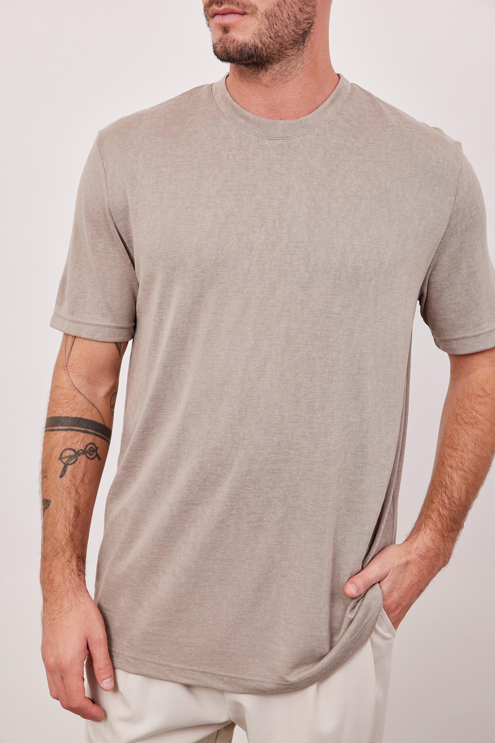 חולצת סלאב במראה פשתן