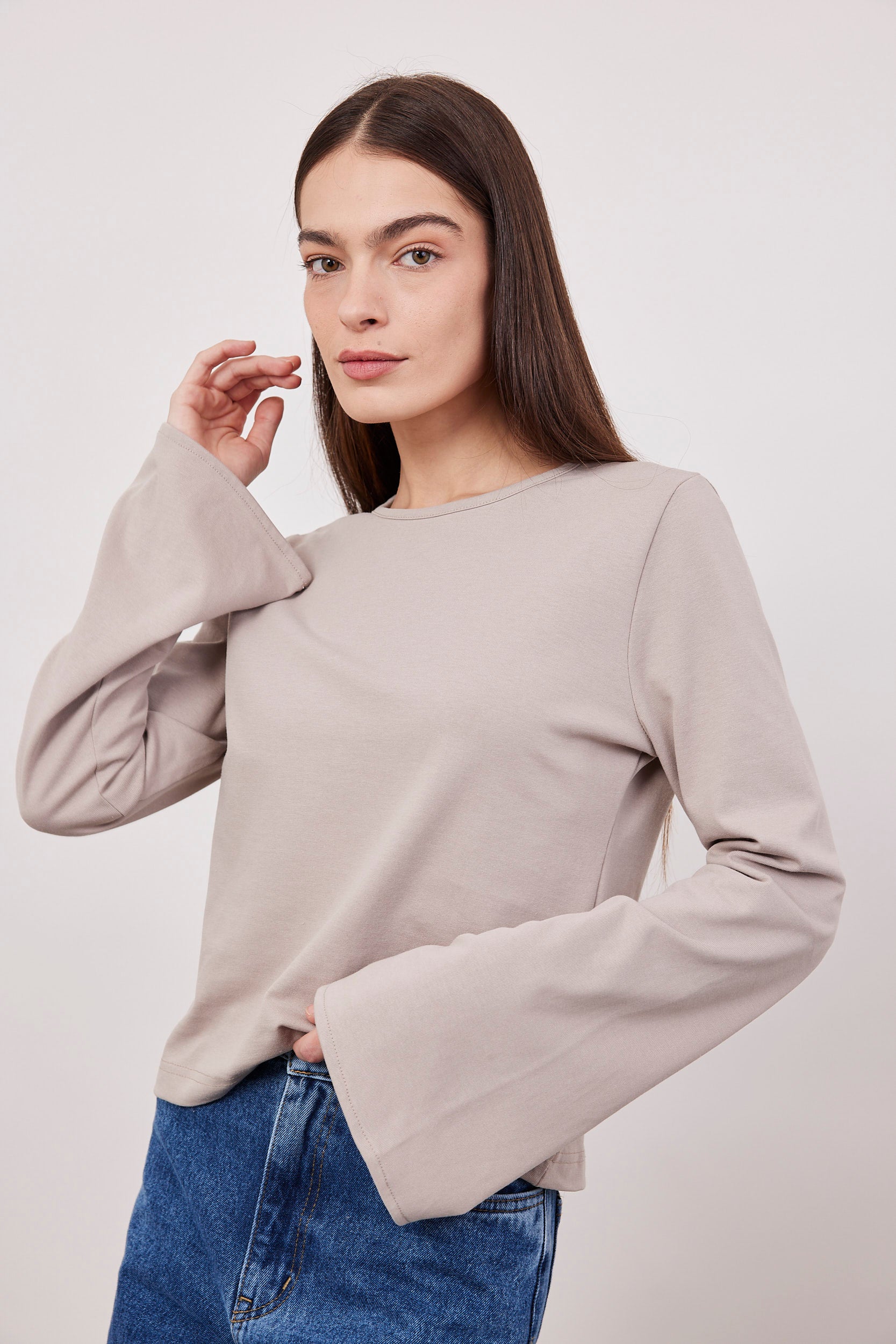 חולצה ארוכה עם סיומת רחבה