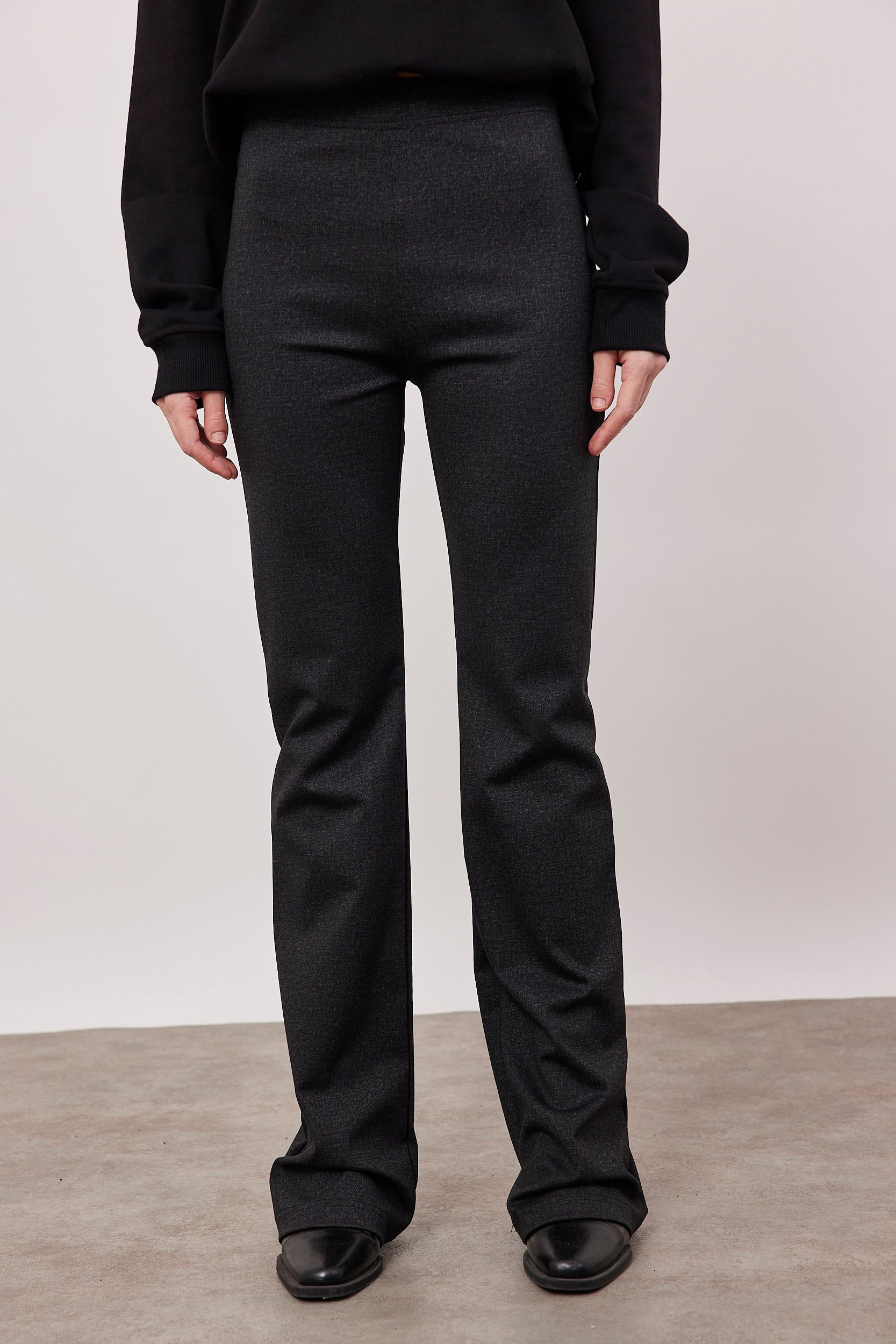 מכנסיים צמודים בטקסטורה