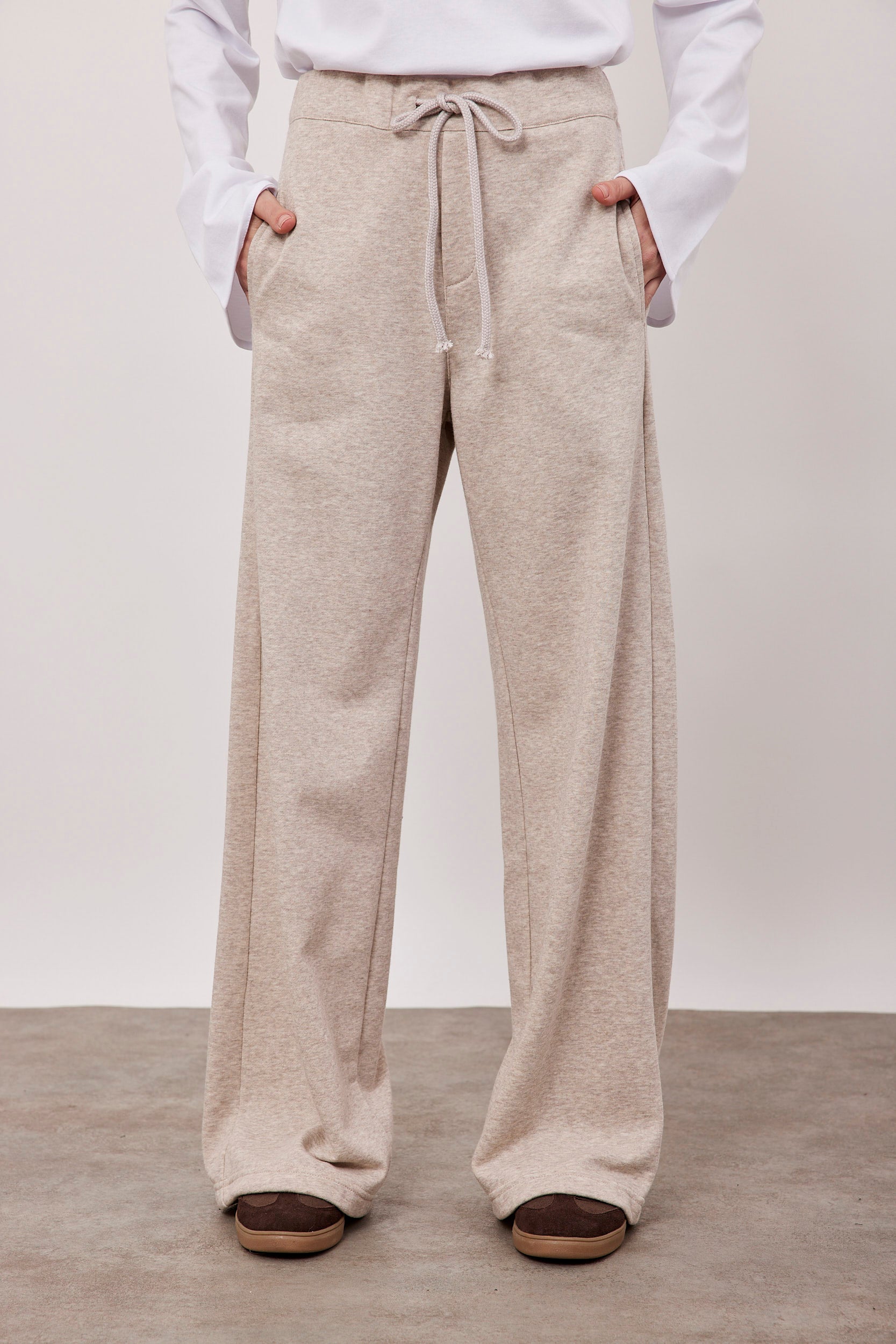 מכנסי טרנינג מתרחבים