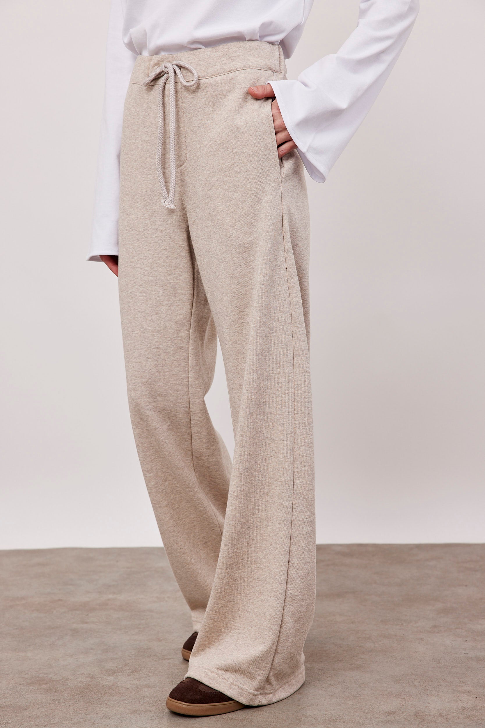 מכנסי טרנינג מתרחבים