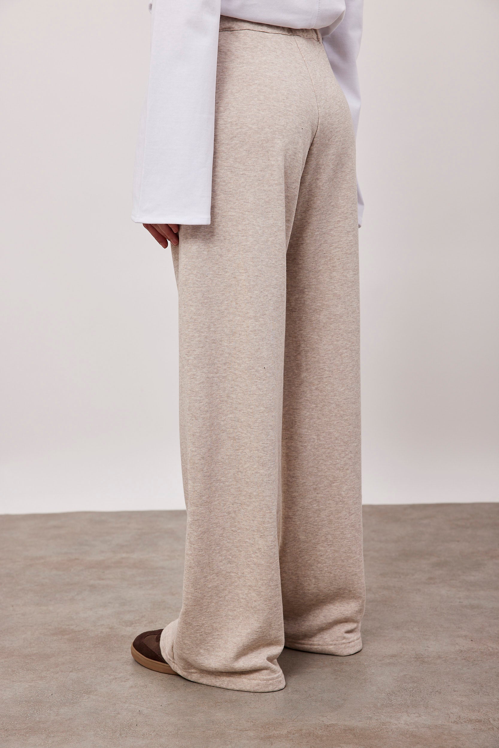 מכנסי טרנינג מתרחבים