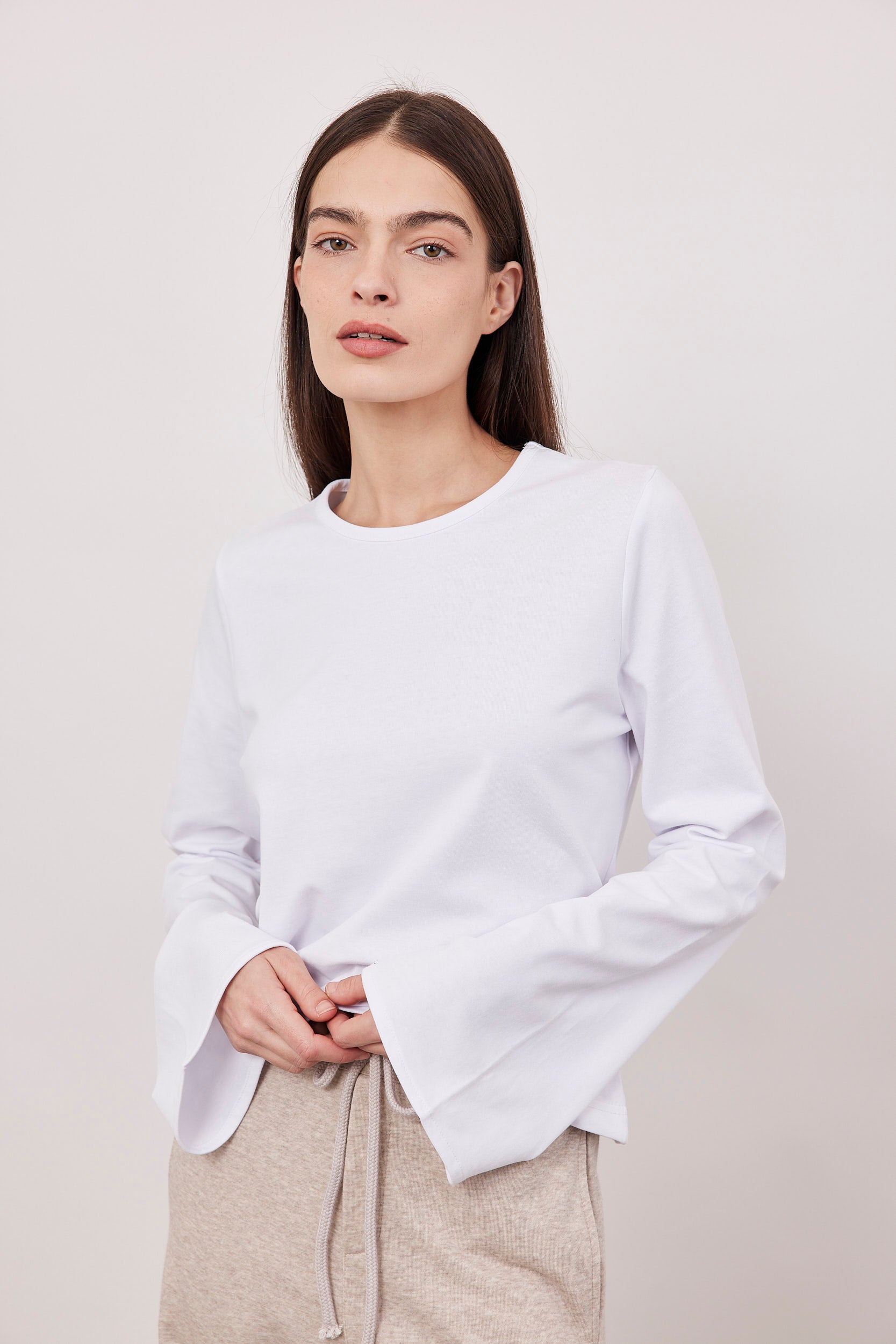 חולצה ארוכה עם סיומת רחבה