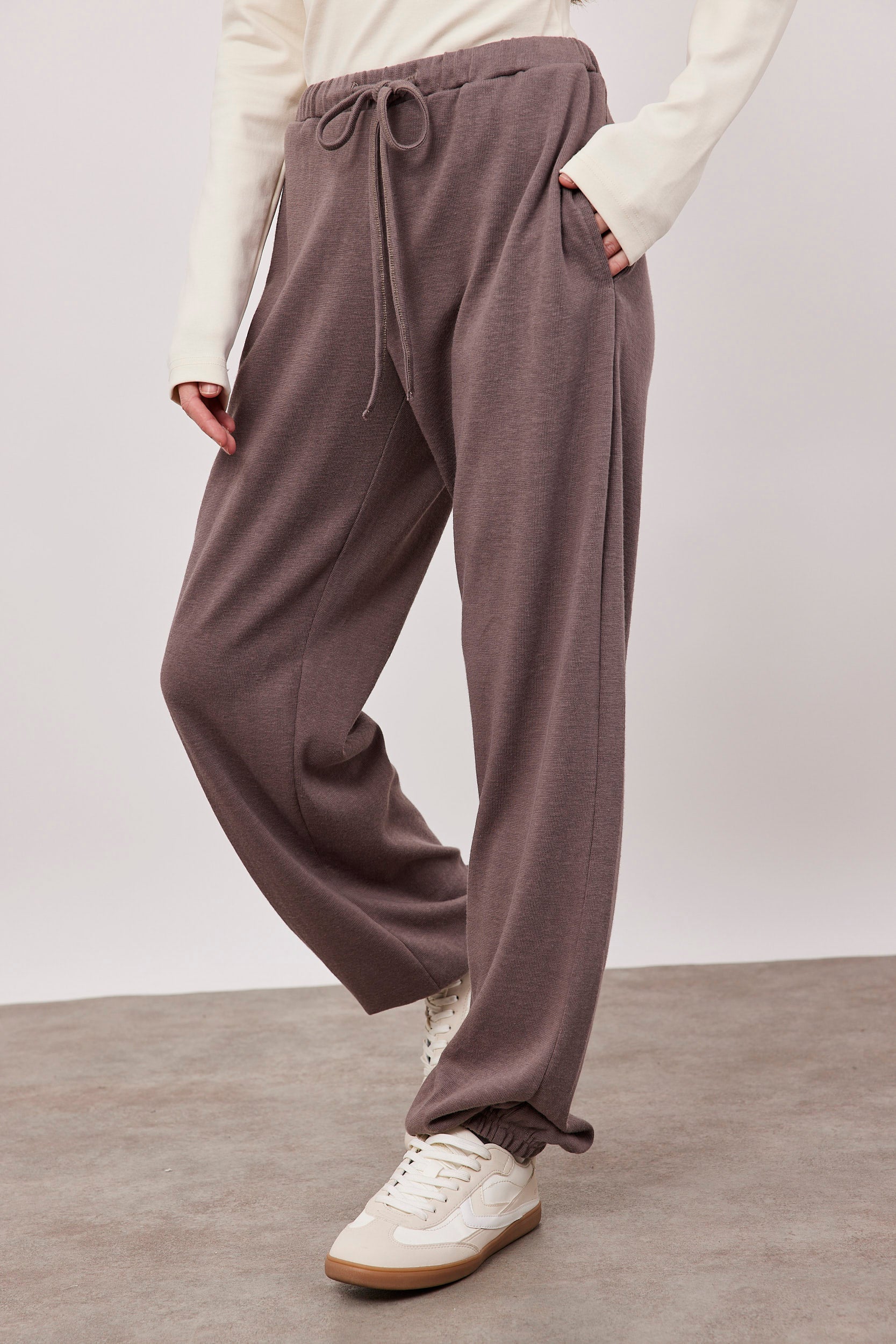 מכנסי סלאב מראה פשתן עם מנג'ט