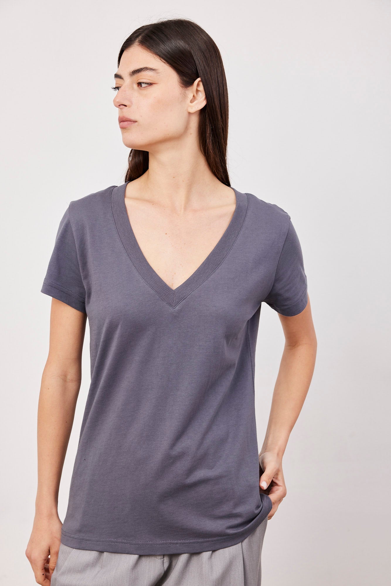 טי-שרט וי כותנה - ITAY BRANDS