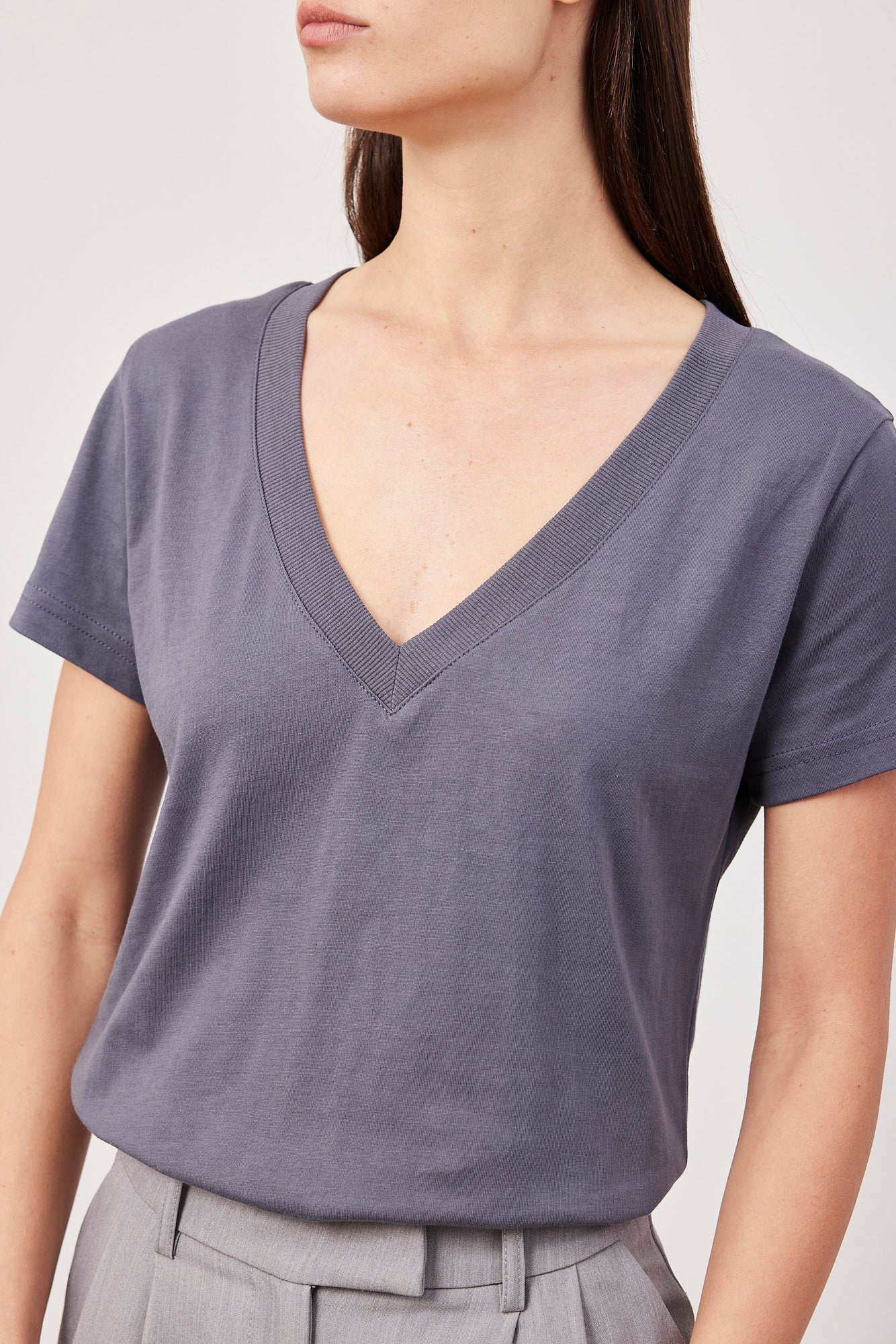 טי-שרט וי כותנה - ITAY BRANDS