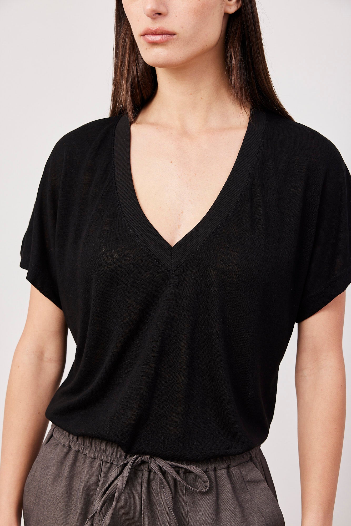 טי-שרט וי עם שרוולים רחבים - ITAY BRANDS