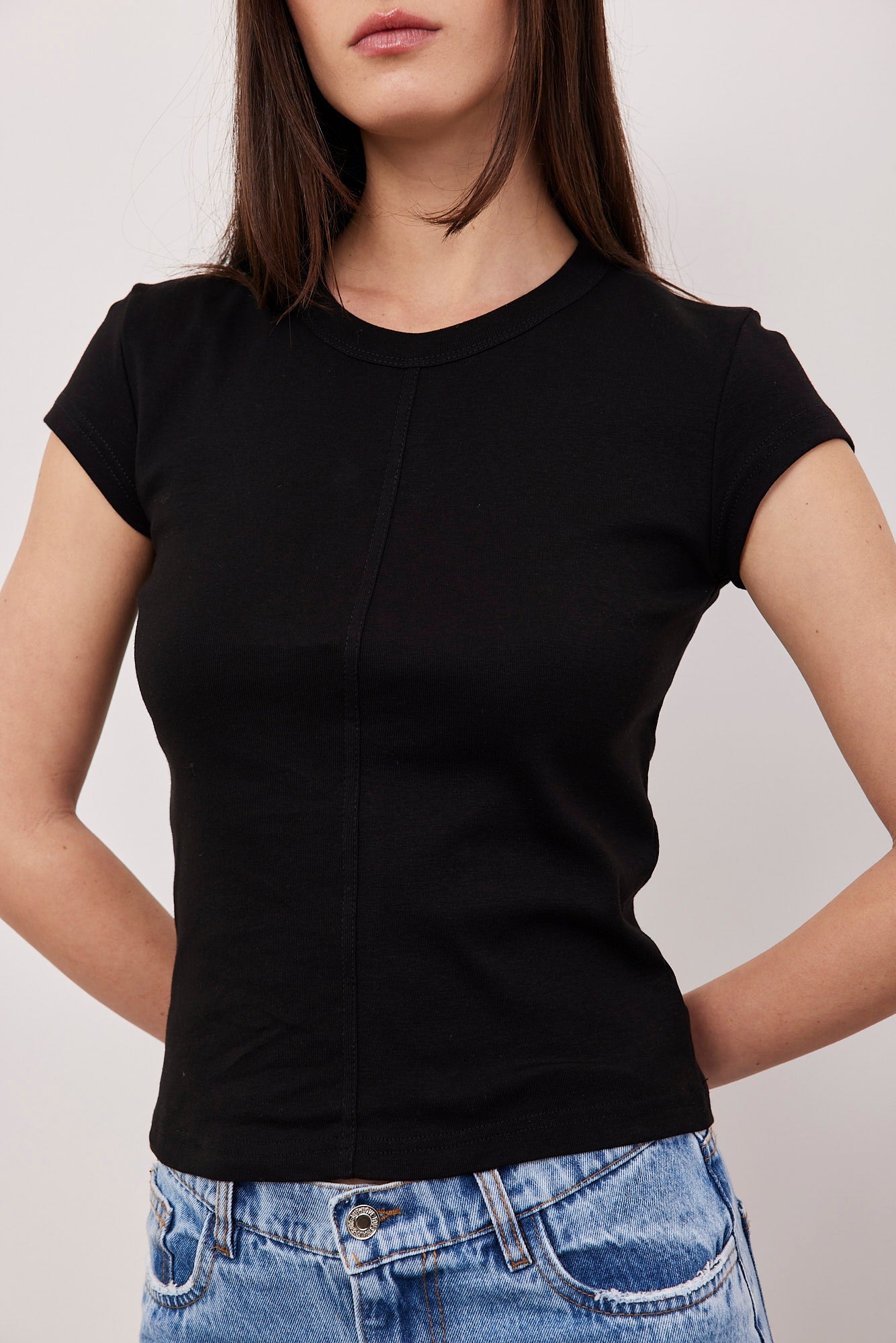 טישרט קרופ עם תיפור - ITAY BRANDS