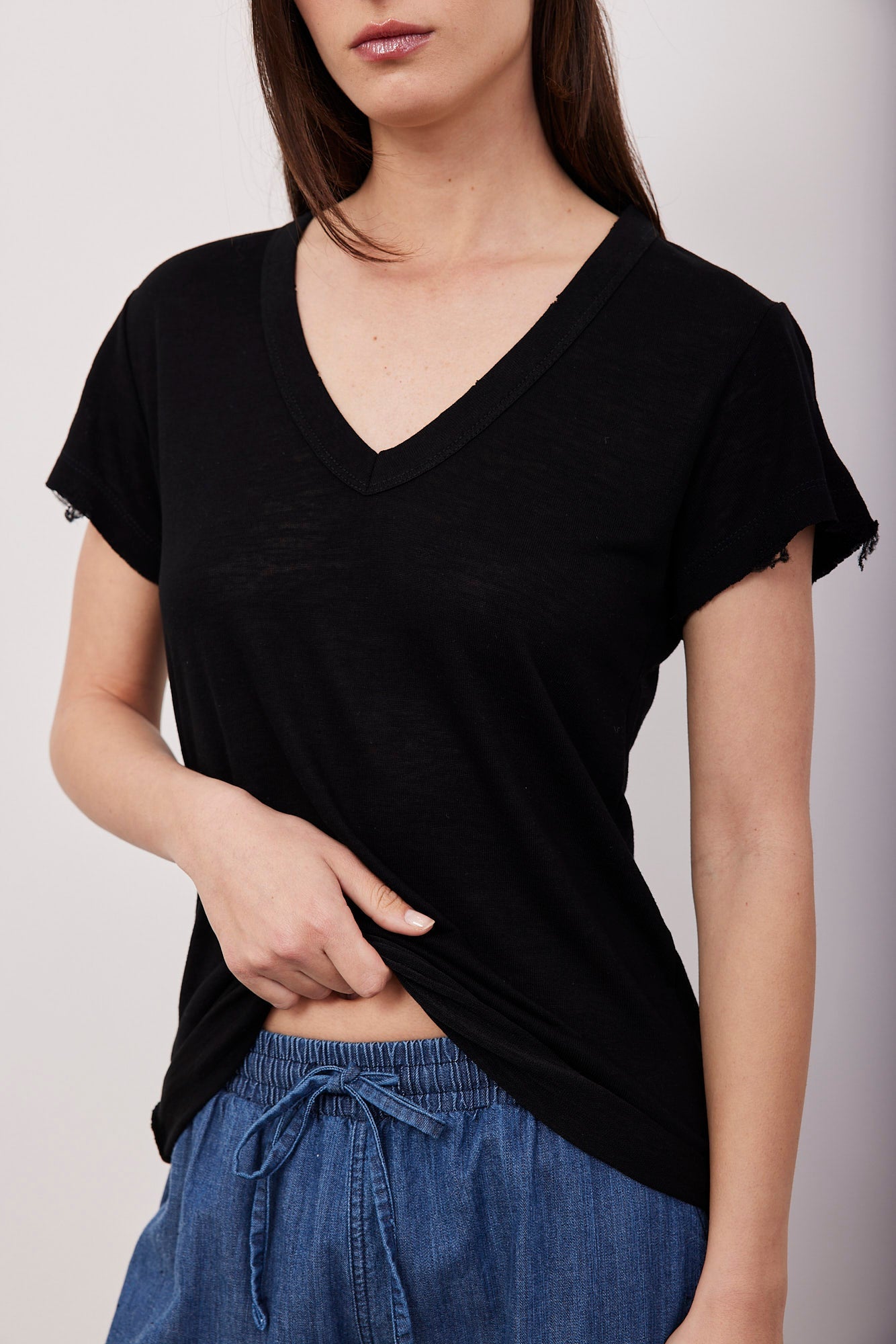 טי-שרט וי בסיומת פרומה - ITAY BRANDS