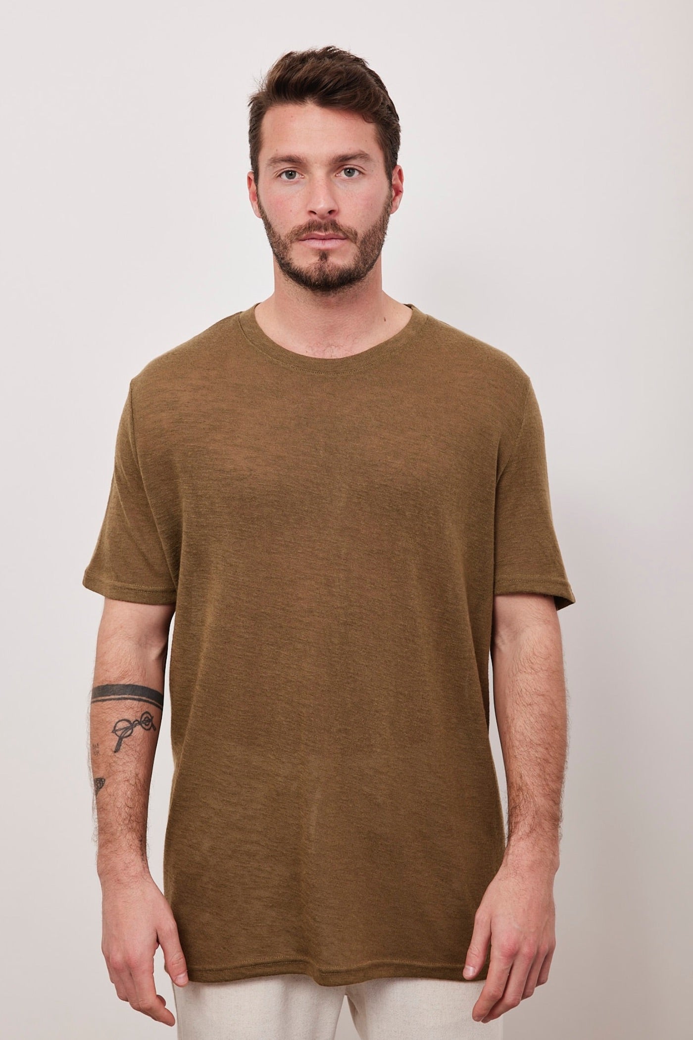 טי-שרט שקפקפה במראה פשתן