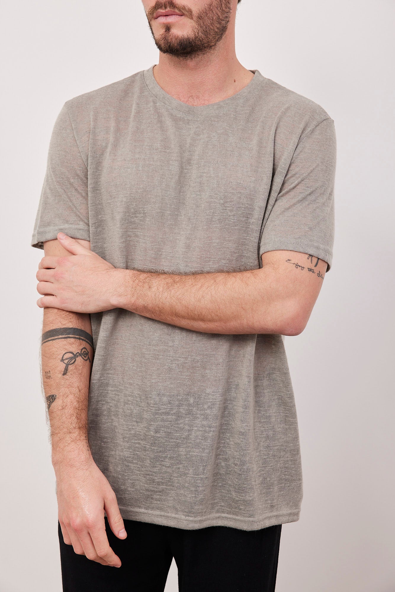 טי-שרט שקפקפה במראה פשתן